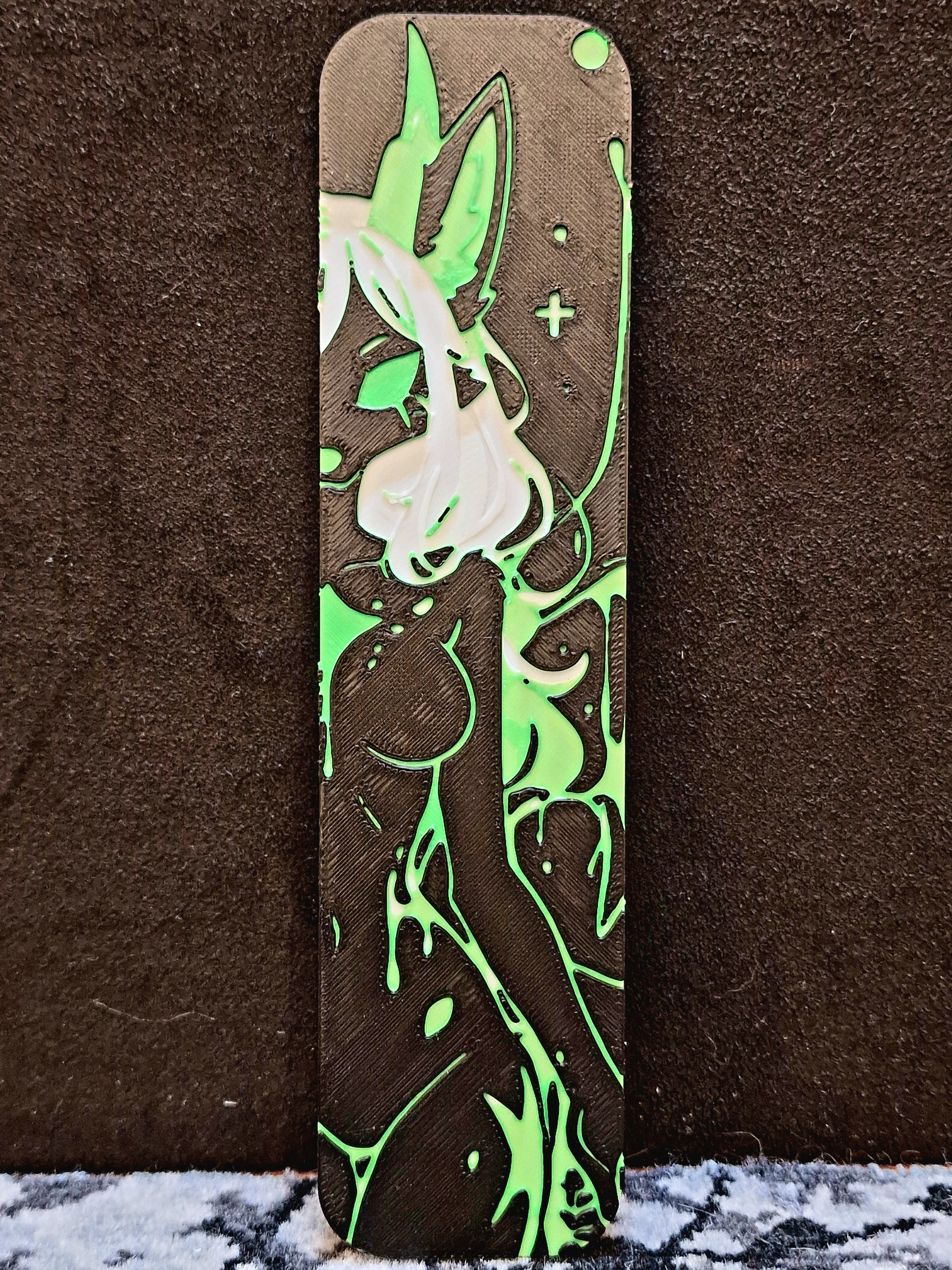 Marque-page furry renarde dragonne blanc vert noir – créature fantasy, signet original, cadeau lecteur, accessoire livre