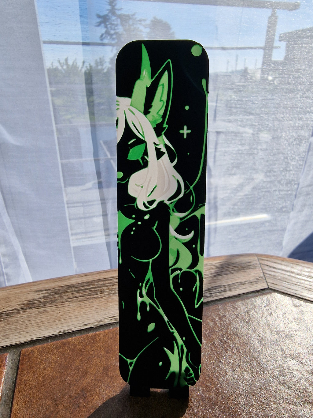 Marque-page furry renarde dragonne blanc vert noir – créature fantasy, signet original, cadeau lecteur, accessoire livre