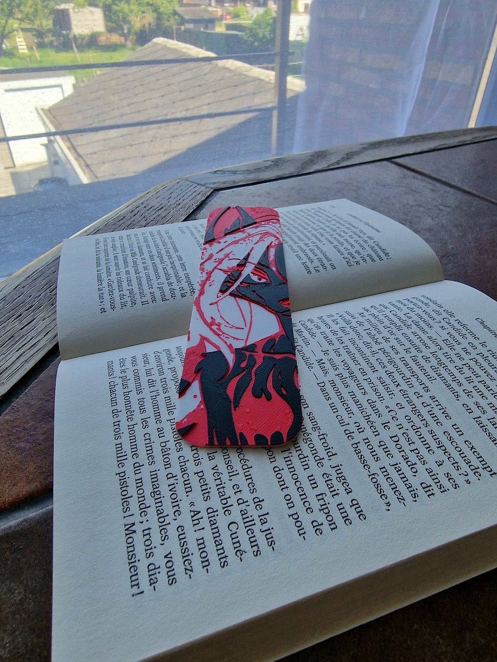 Marque-page furry louve blanc rouge noir – créature fantasy, signet original, cadeau lecteur, accessoire livre