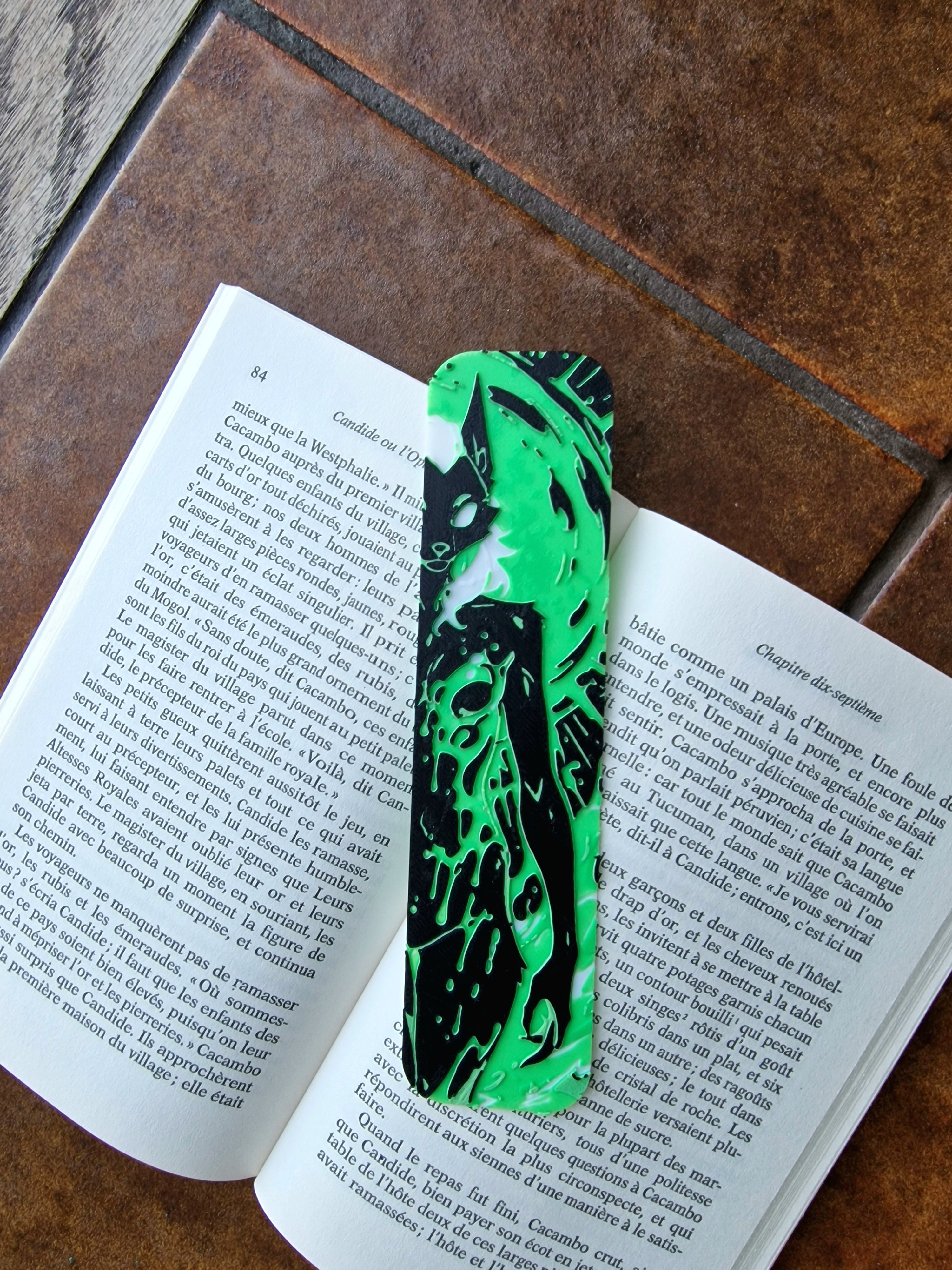 Marque-page furry loup blanc vert noir – créature fantasy, signet original, cadeau lecteur, accessoire livre