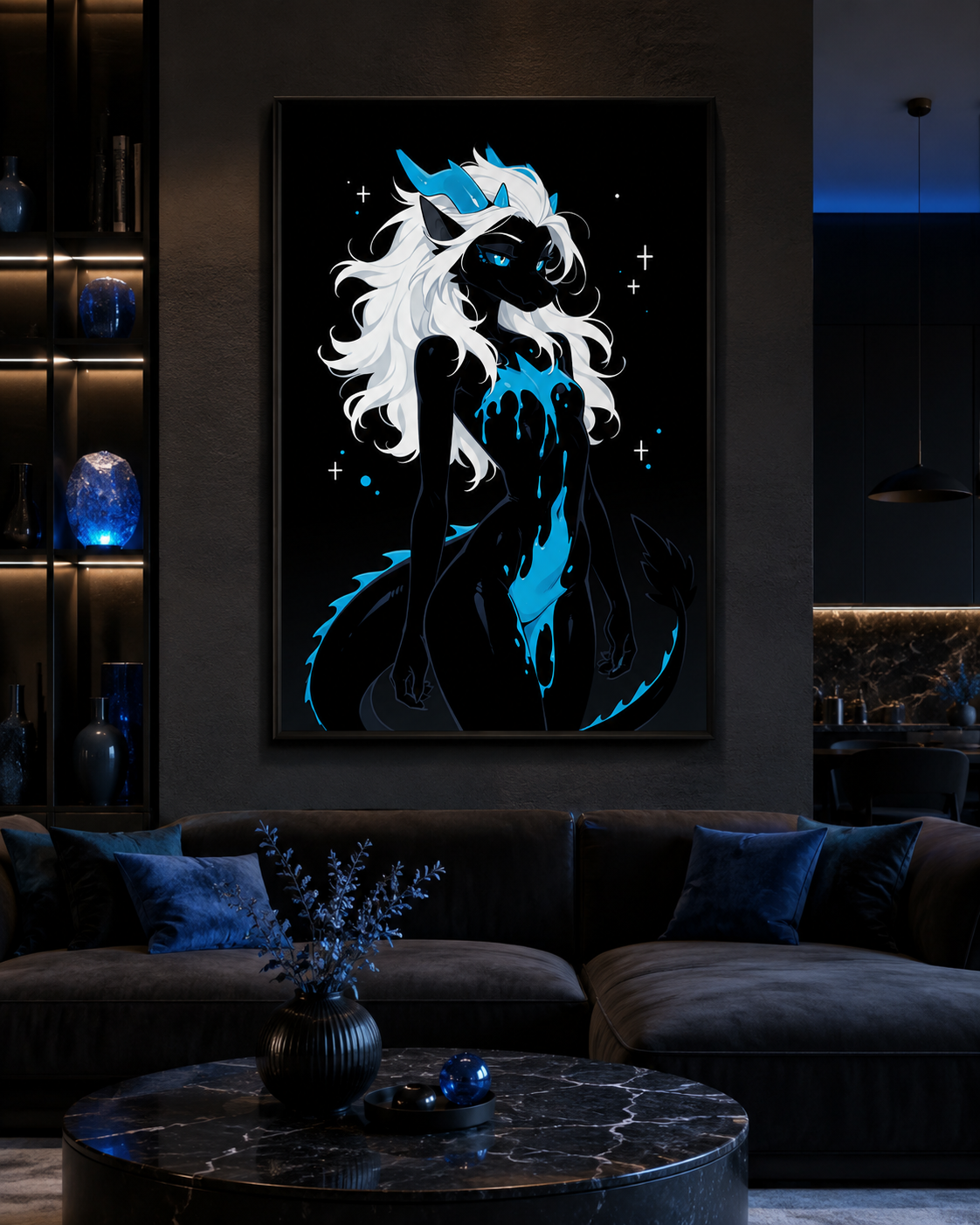 Poster dark fantasy Azuréa, dragonne anthropomorphe noire au museau reptilien, queue à crête bleue enroulée devant elle
