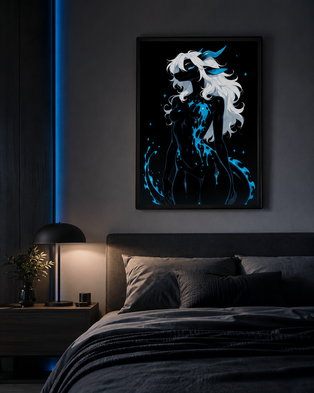 Poster dark fantasy Azuréa, dragonne anthropomorphe noire, menton relevé, vagues d'eau bleue jaillissant autour d'elle