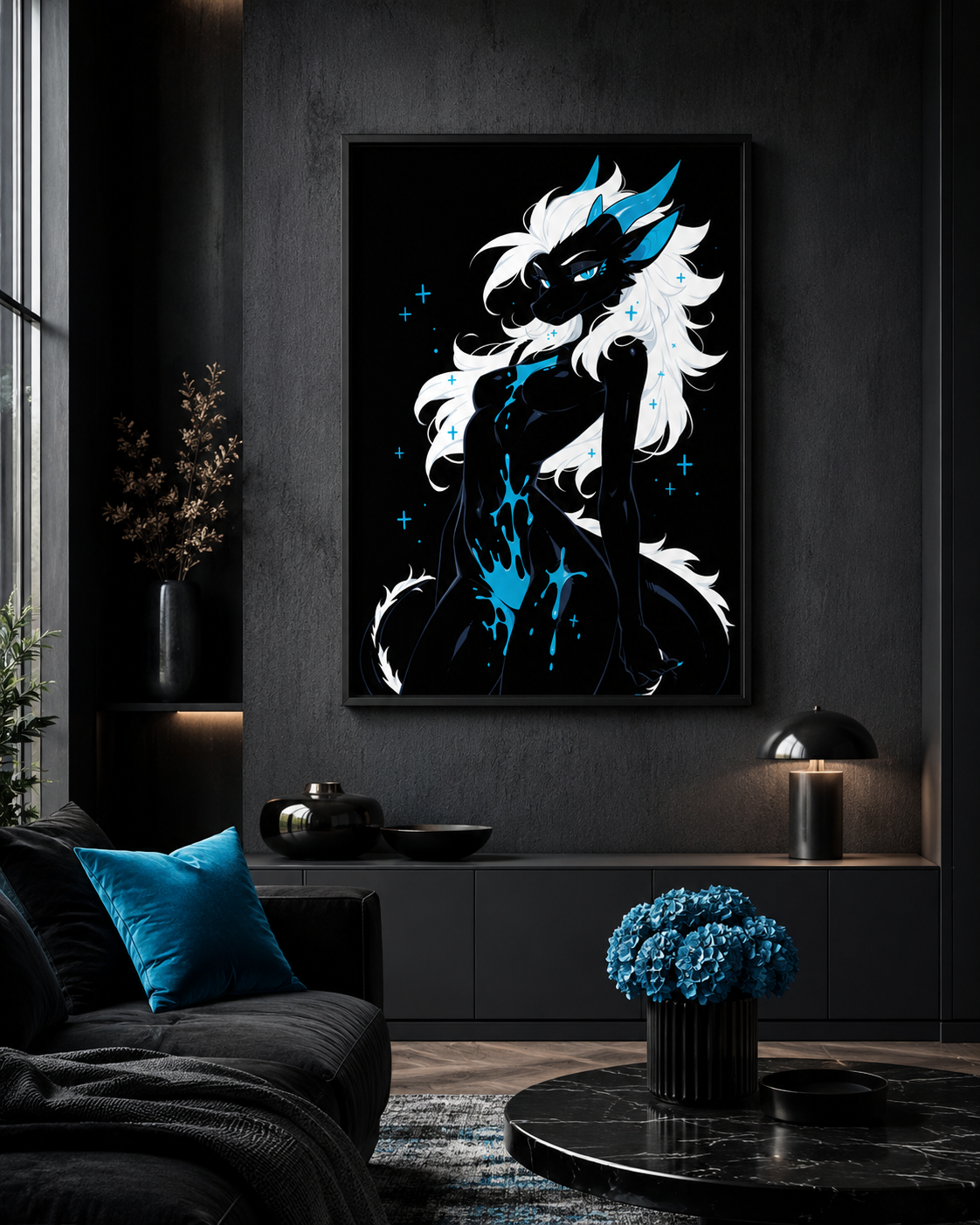 Poster dark fantasy Azuréa, dragonne anthropomorphe noire, sourire carnassier, croix bleues, poison sur l'épaule et la hanche