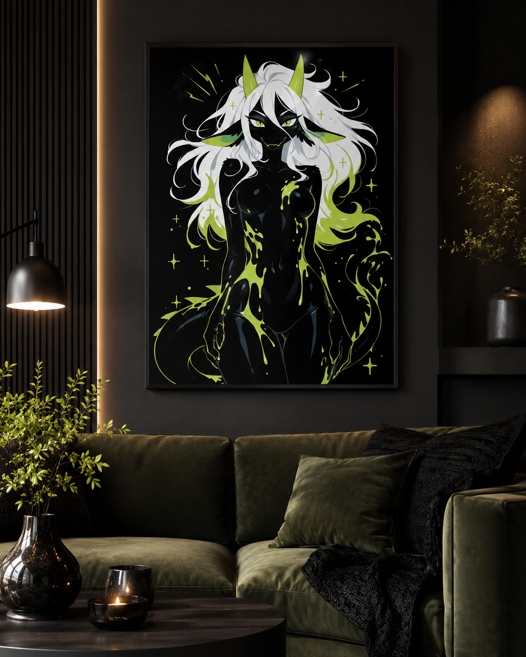 Poster dark fantasy Acydra, renarde-dragonne anthropomorphe noire, sourire à crocs, mèches vertes, traînées flambées vert