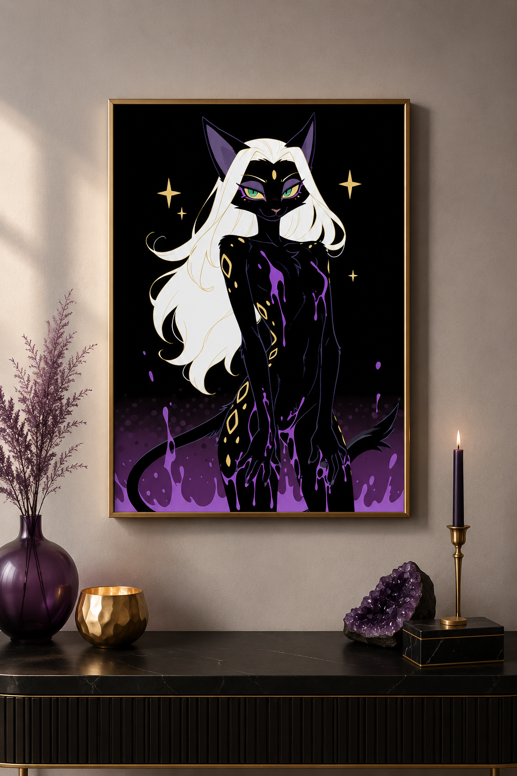 Poster dark fantasy Astréa, panthère anthropomorphe noire aux yeux verts et marques dorées en amande