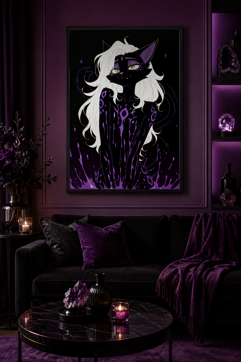 Poster dark fantasy Astréa, panthère anthropomorphe noire aux oreilles violettes bordées d'or, sourire affirmé