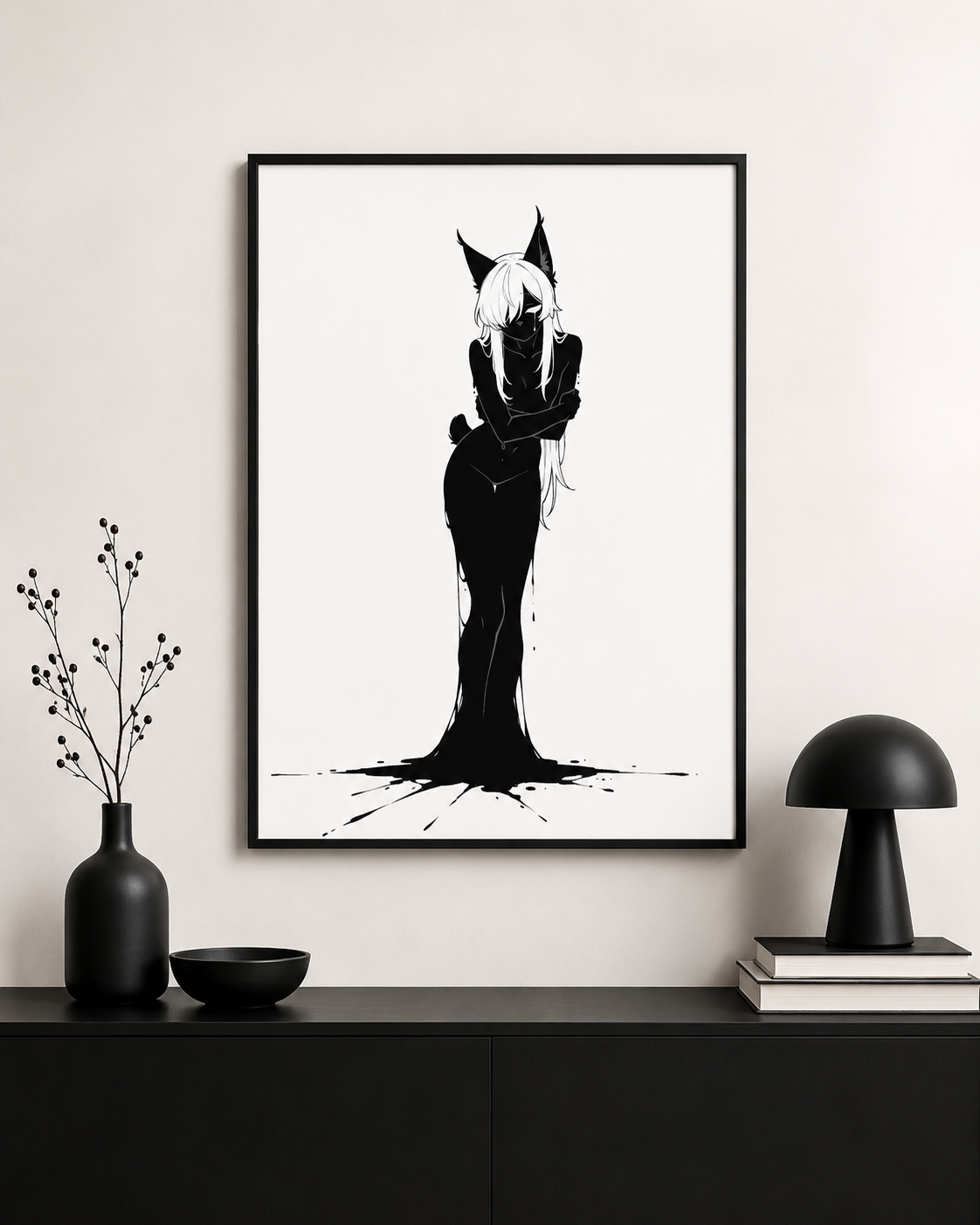 Affiche dark fantasy Lucidia, lynx anthropomorphe noir et blanc, penchée, bras croisés, encre éclaboussée au sol, collection Les silences qu'on porte