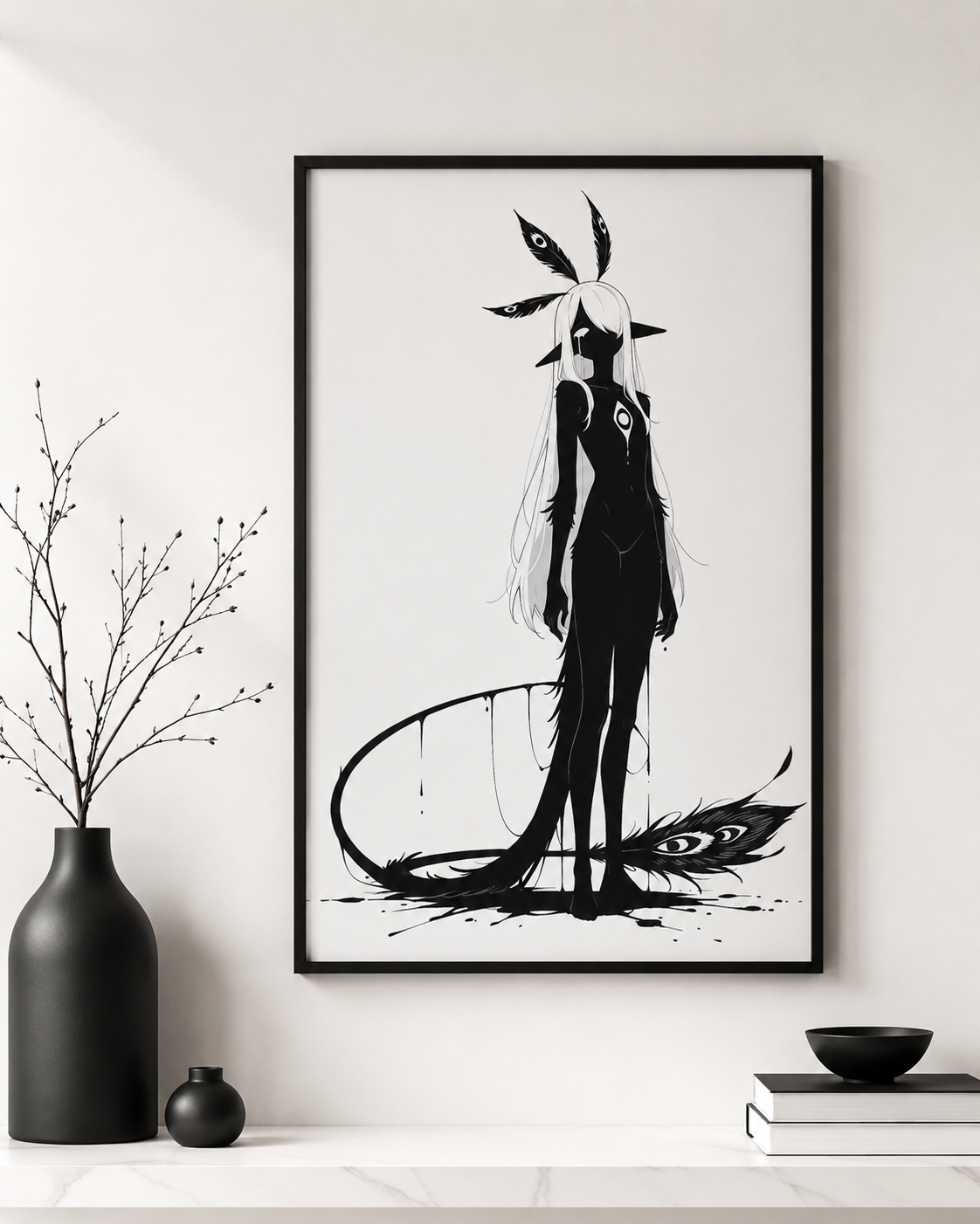 Affiche dark fantasy Pâlore, paon anthropomorphe noir et blanc, parure de plumes, larme et traine de plumes au sol, collection Les silences qu'on porte
