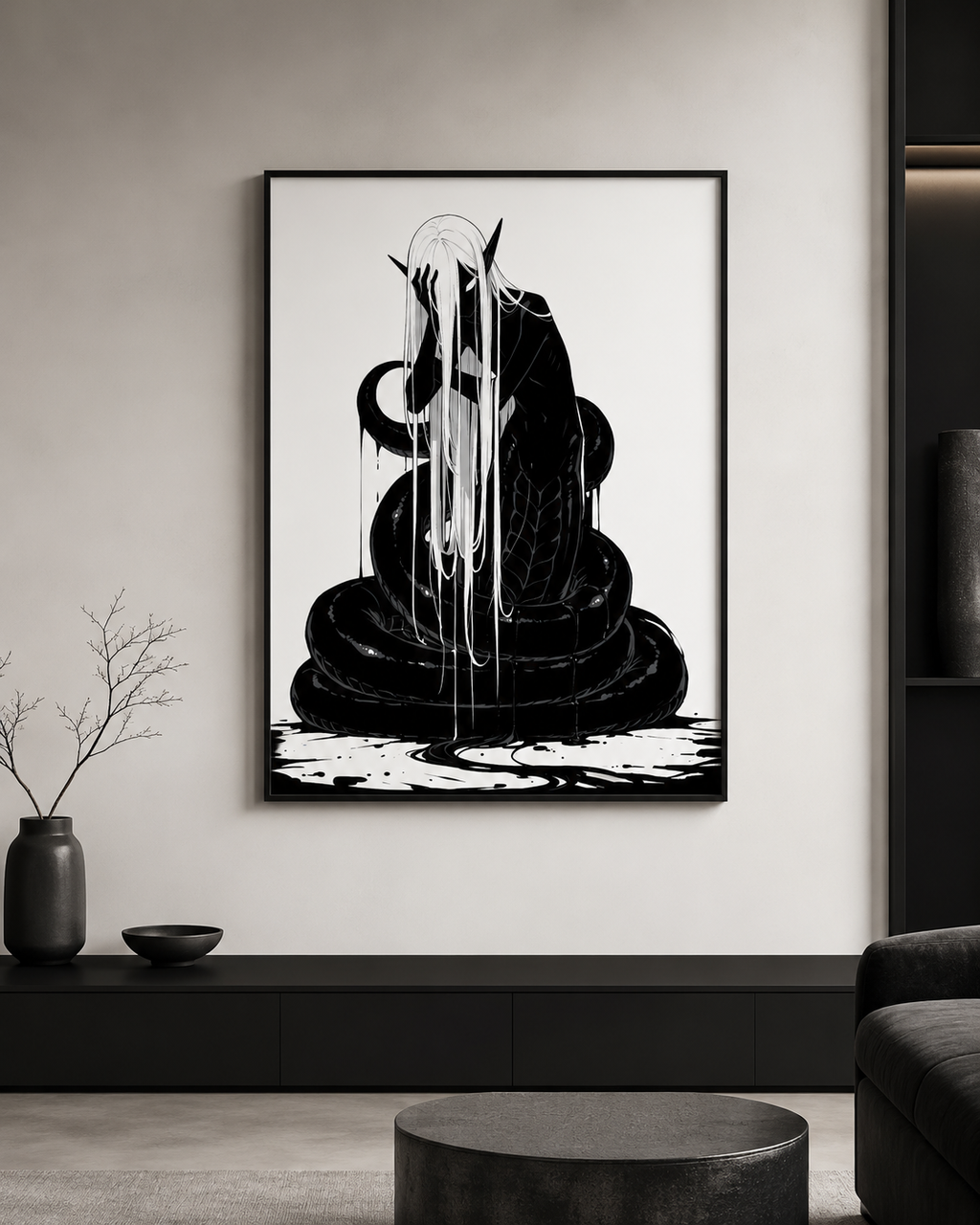 Affiche dark fantasy Muance, vipère anthropomorphe noir et blanc, visage caché, corps enroulé en spirales écailleuses, collection Les silences qu'on porte