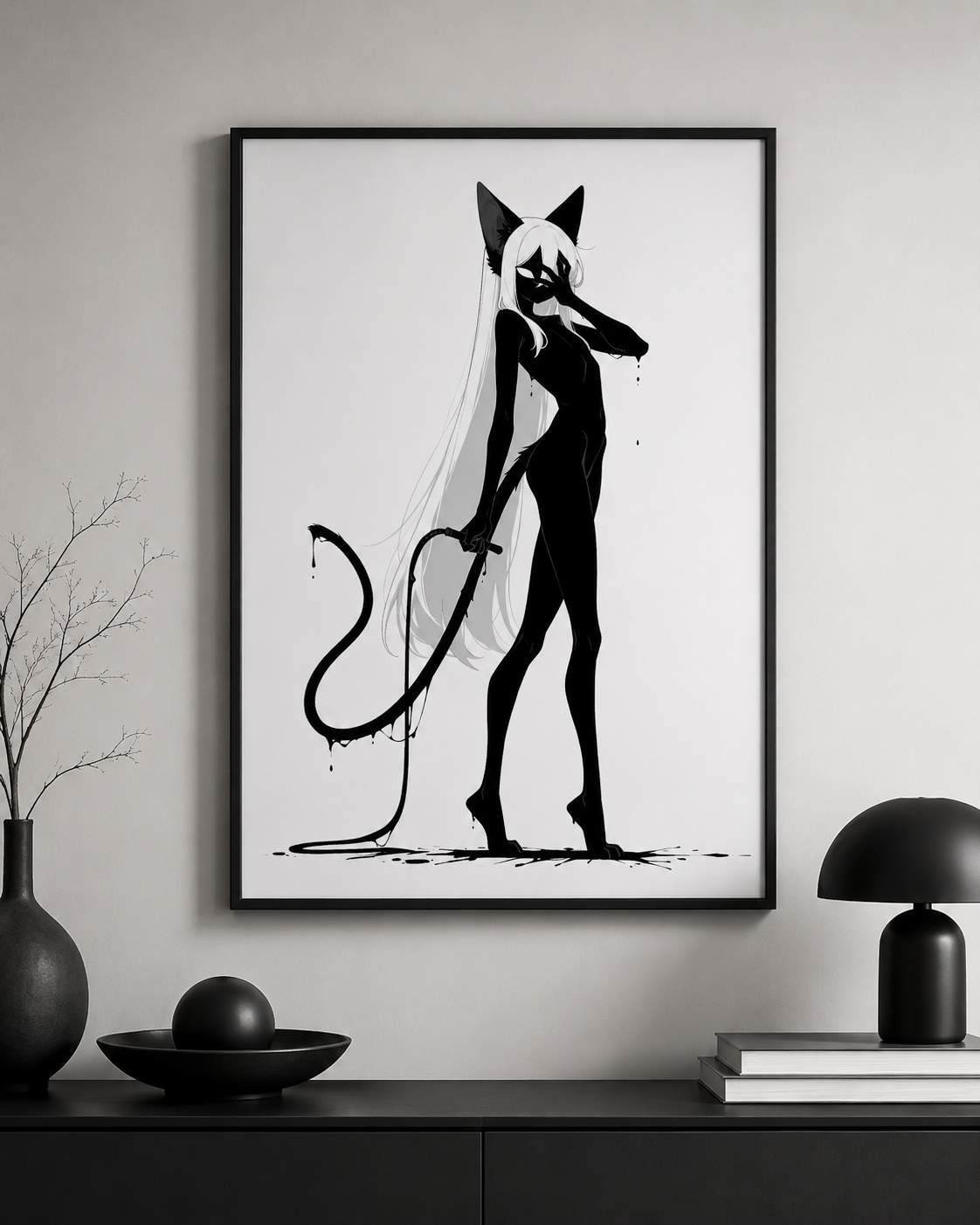 Affiche dark fantasy Closane, chatte anthropomorphe noir et blanc, main devant les yeux, lame tenue le long de la jambe, collection Les silences qu'on porte