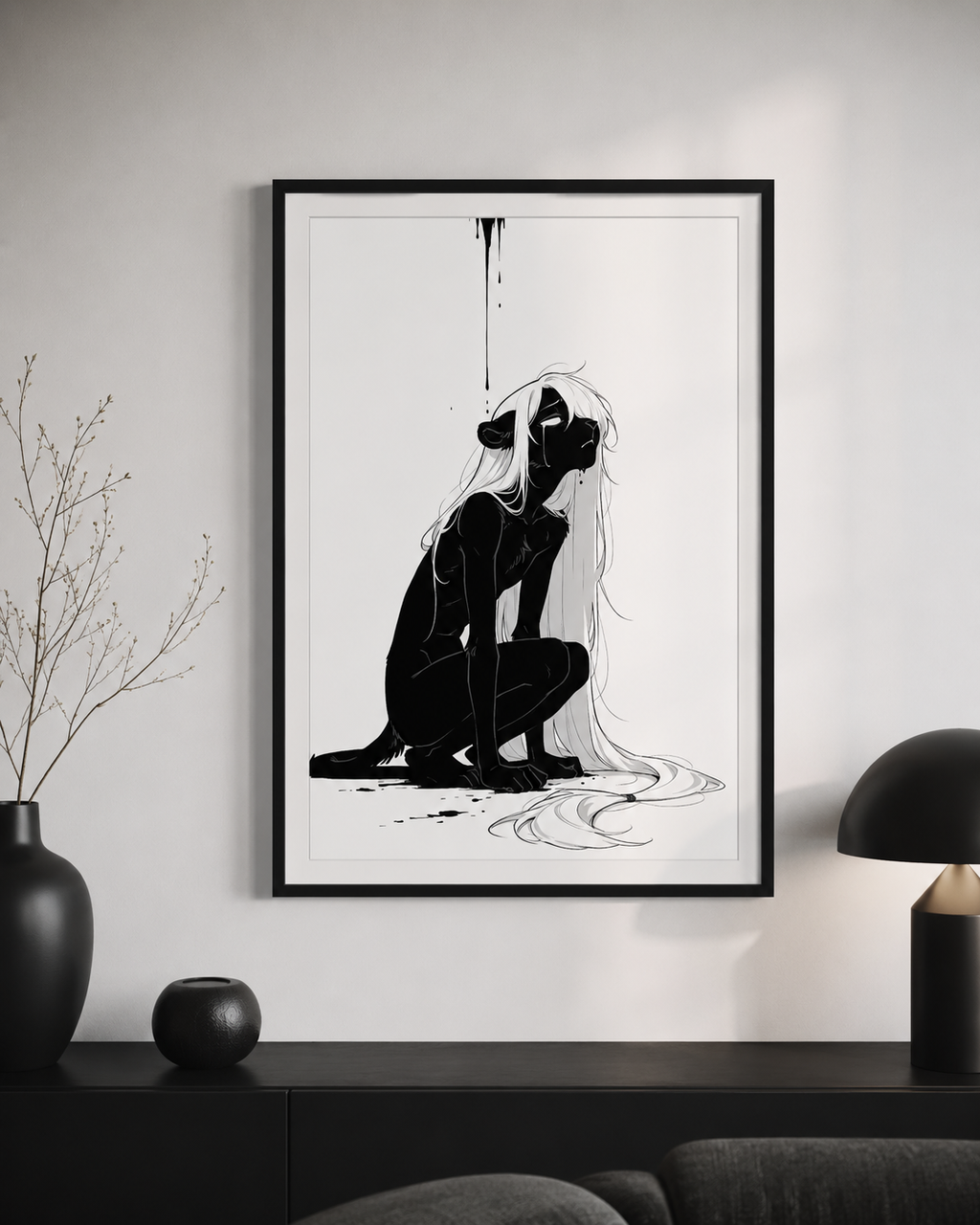 Affiche dark fantasy Ternelle, lionne anthropomorphe noir et blanc de profil accroupie, larme au menton, queue nouée d'un lien, collection Les silences qu'on porte