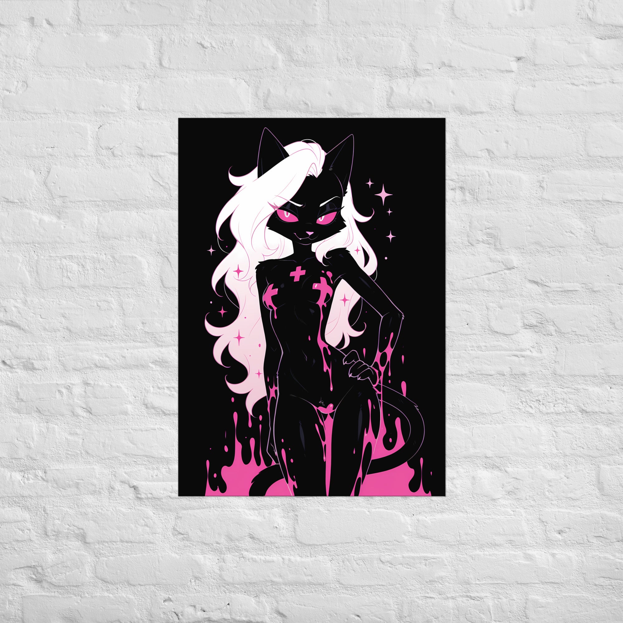 Poster dark fantasy Belladone, chatte anthropomorphe noire, main sur la hanche, trois croix roses sur la poitrine – affiche encadrée au format A1