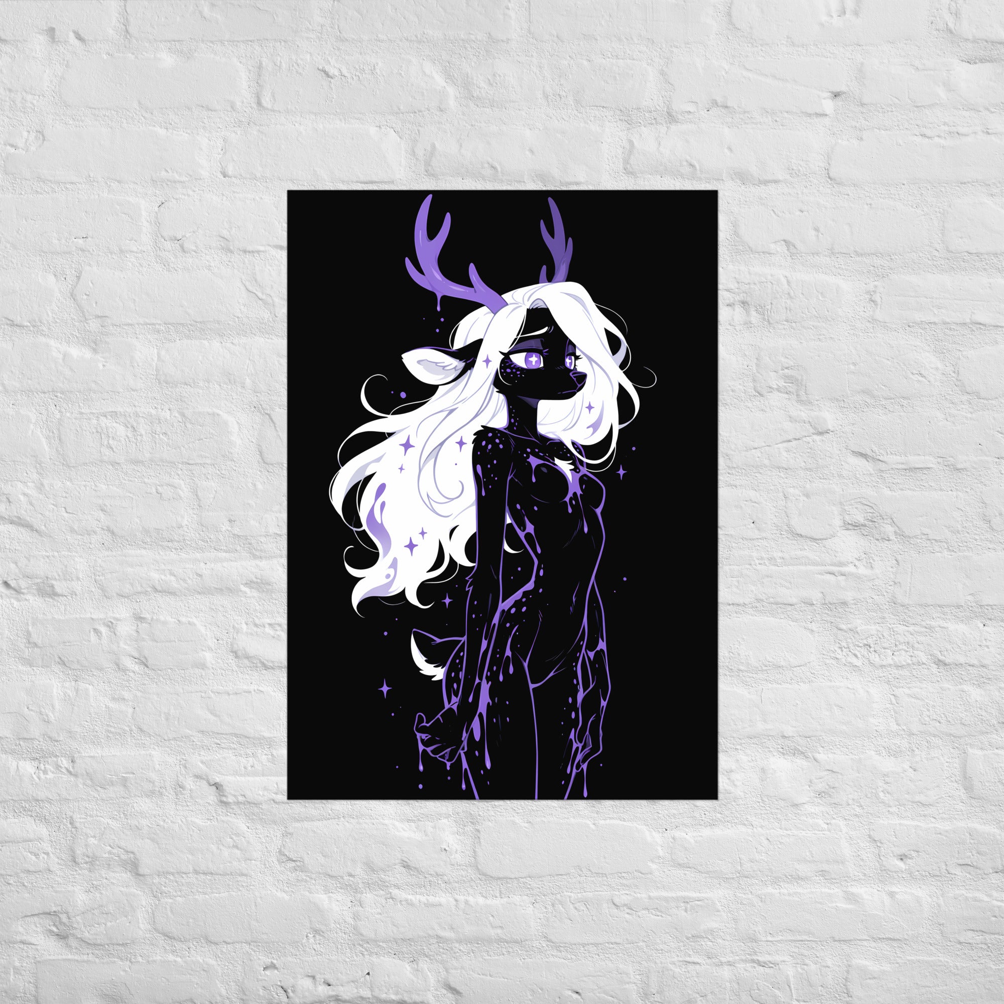 Poster dark fantasy Améthia, biche anthropomorphe noire entièrement recouverte de poison violet, des bois aux jambes – affiche encadrée au format A1