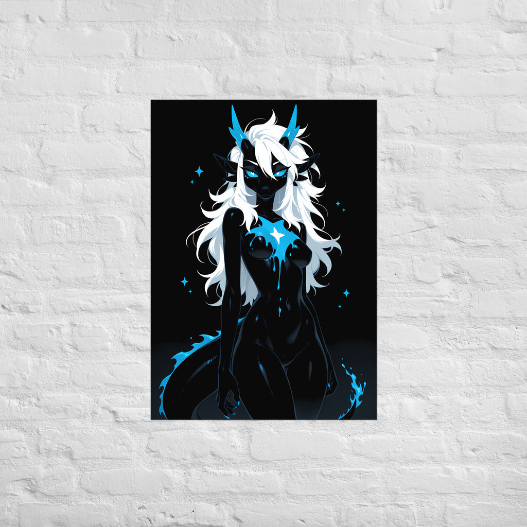 Poster dark fantasy Azuréa, dragonne anthropomorphe noire, étoile blanche au centre d'une éclaboussure bleue symétrique – affiche encadrée au format A1