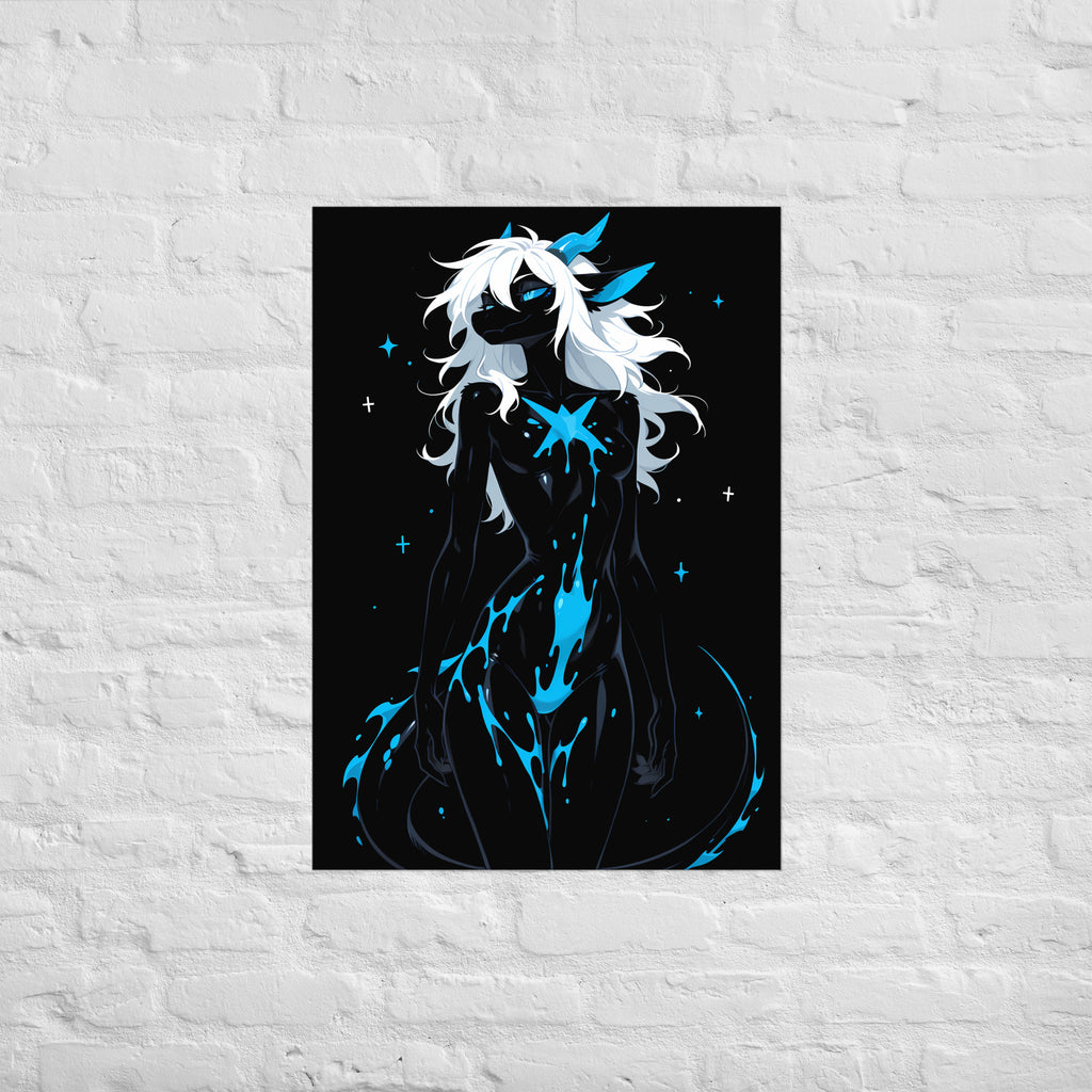 Poster dark fantasy Azuréa, dragonne anthropomorphe noire, bras replié près de la mâchoire, queue déployée en courbe – affiche encadrée au format A1