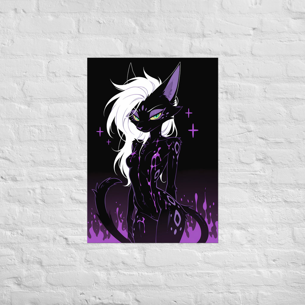 Poster dark fantasy Astréa, panthère anthropomorphe noire à l'oreille violette asymétrique et au regard direct – affiche encadrée au format A1