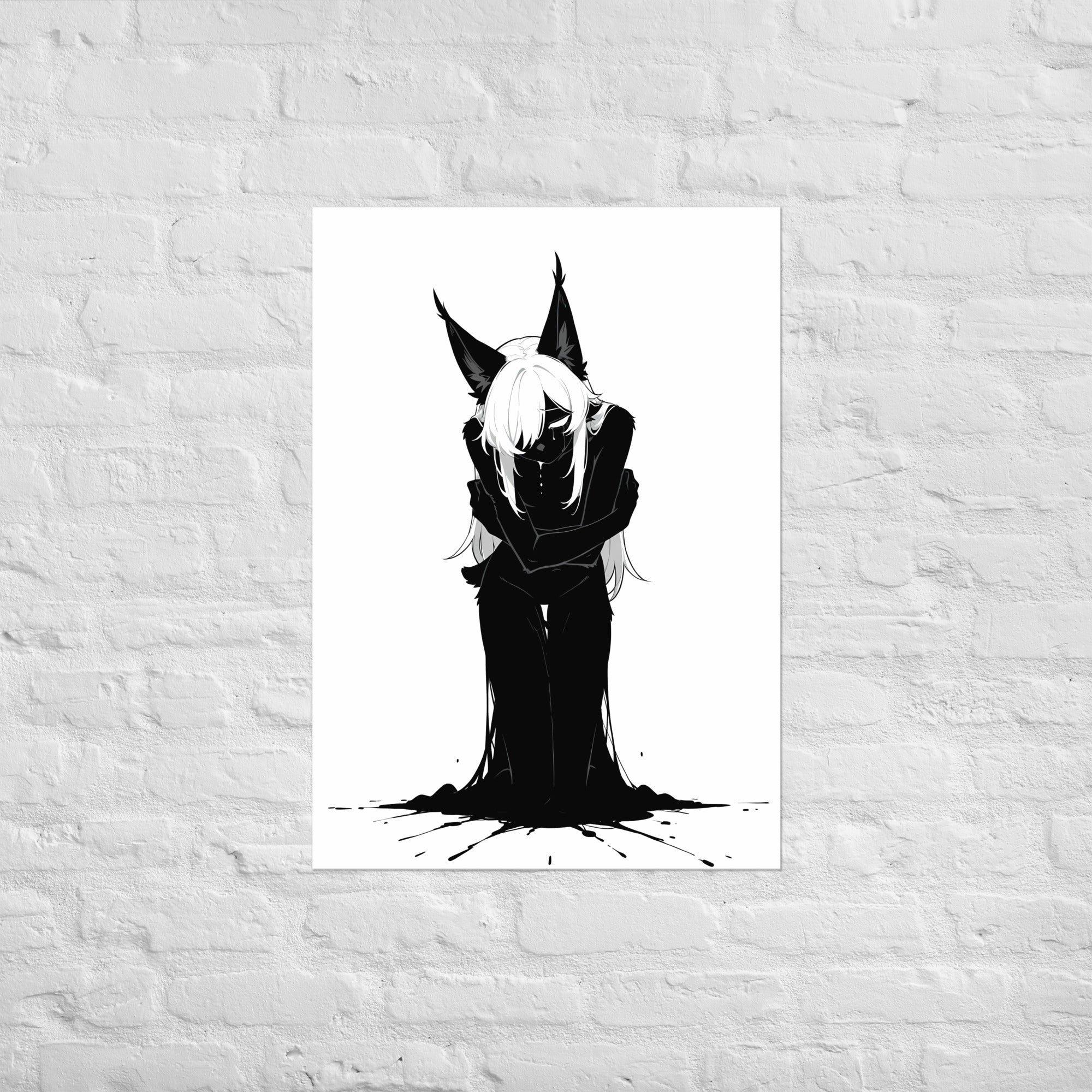 Affiche dark fantasy Lucidia, lynx anthropomorphe noir et blanc, bras croisés sur elle-même sous des oreilles dressées, collection Les silences qu'on porte – format A1