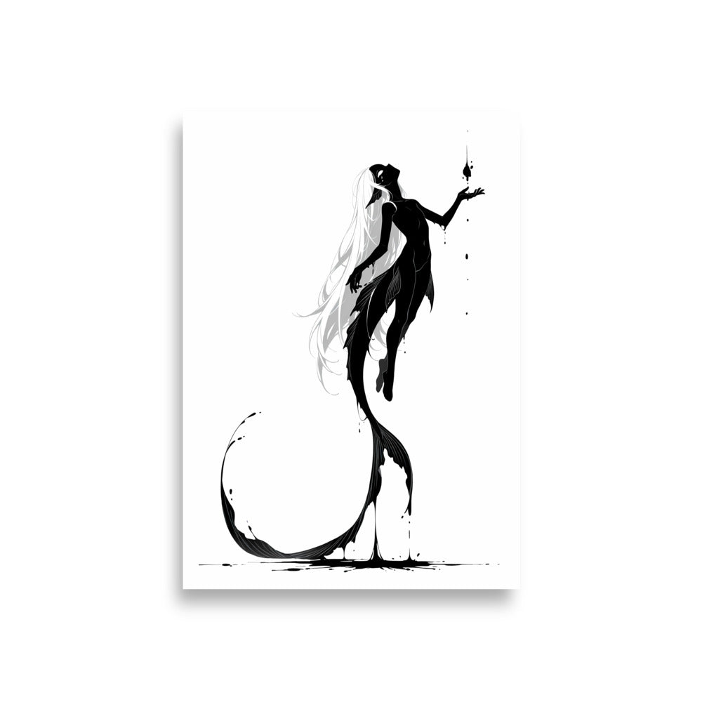 Affiche dark fantasy Sourdine, koï anthropomorphe noir et blanc flottant, bras tendu vers une goutte d'encre, longue nageoire, collection Les silences qu'on porte – format A1