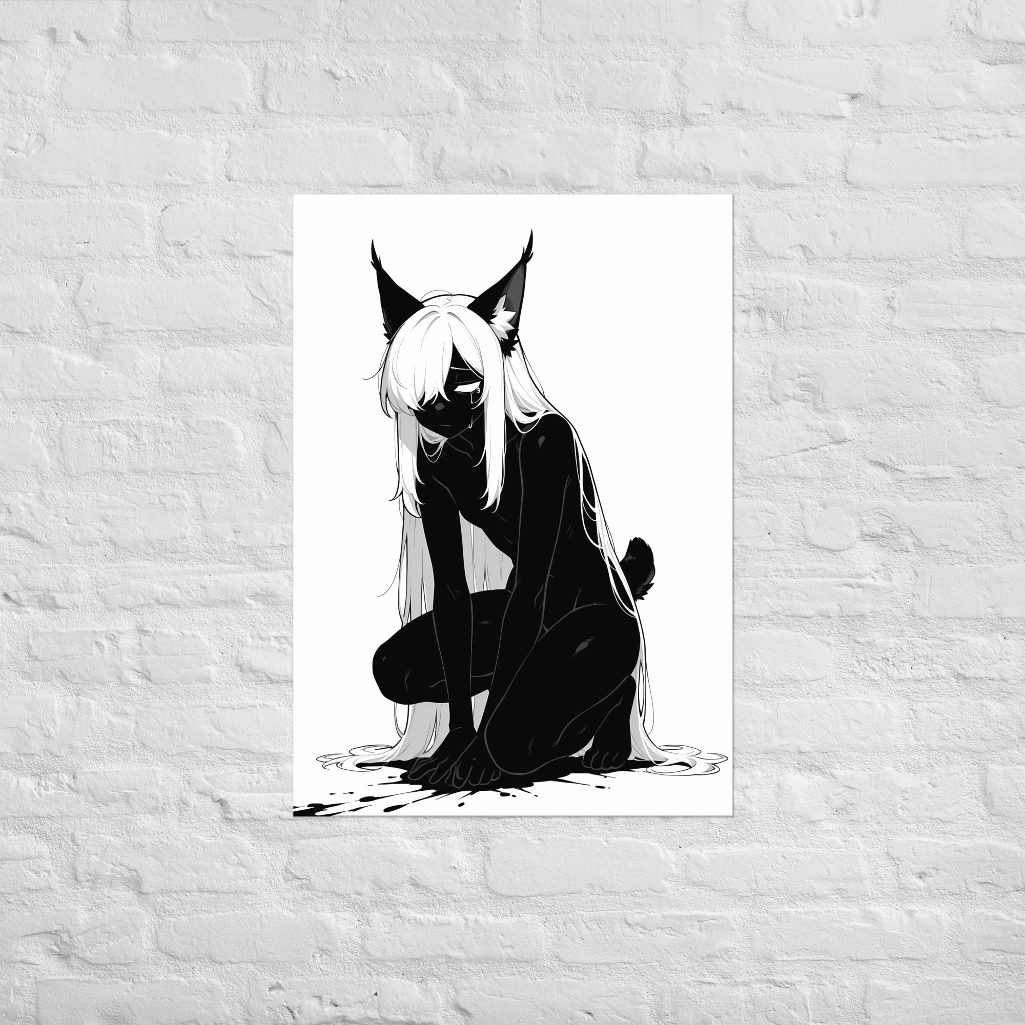 Affiche dark fantasy Lucidia, lynx anthropomorphe noir et blanc, accroupie, larme sur le masque, encre au sol, collection Les silences qu'on porte – format A1