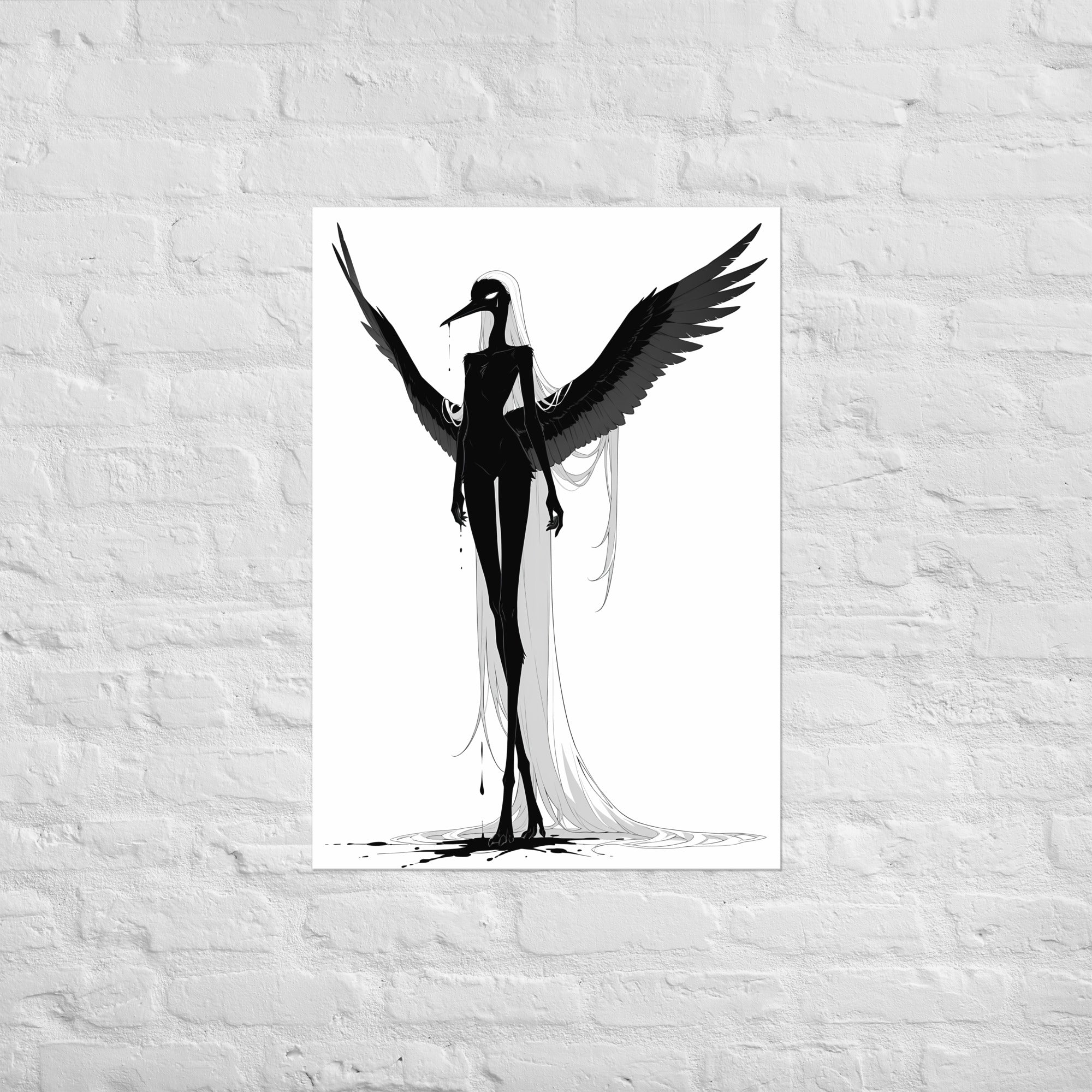 Affiche dark fantasy Attendrie, grue anthropomorphe noir et blanc debout ailes asymétriques déployées en plein élan, encre au bec et aux doigts, collection Les silences qu'on porte – format A1