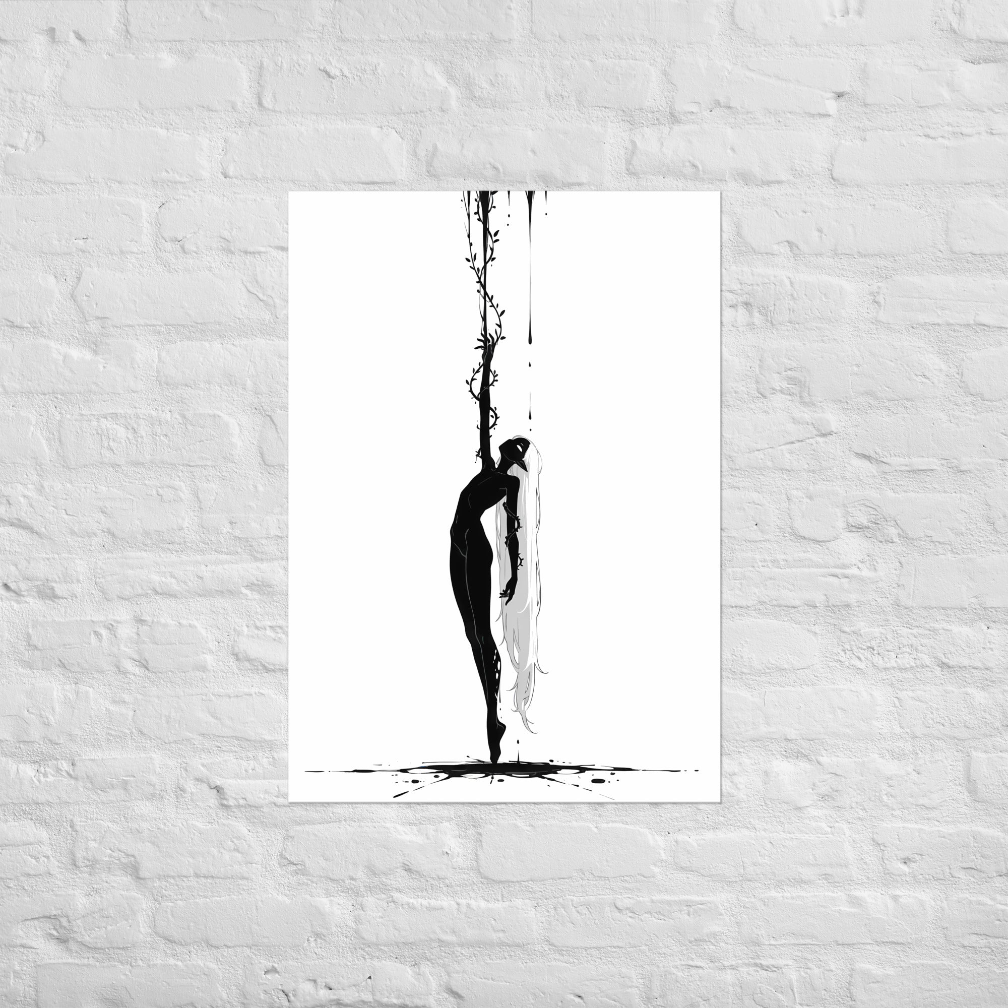 Affiche dark fantasy Abyssia, pieuvre anthropomorphe noir et blanc adossée à une liane épineuse, ronce enroulée autour de l'avant-bras, collection Les silences qu'on porte – format A1
