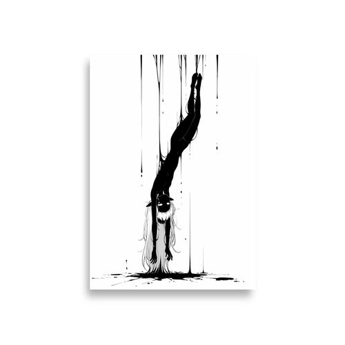Affiche dark fantasy Abyssia, pieuvre anthropomorphe noir et blanc plongeant tête la première en diagonale, pieds pointés vers le haut, regard grand ouvert, collection Les silences qu'on porte