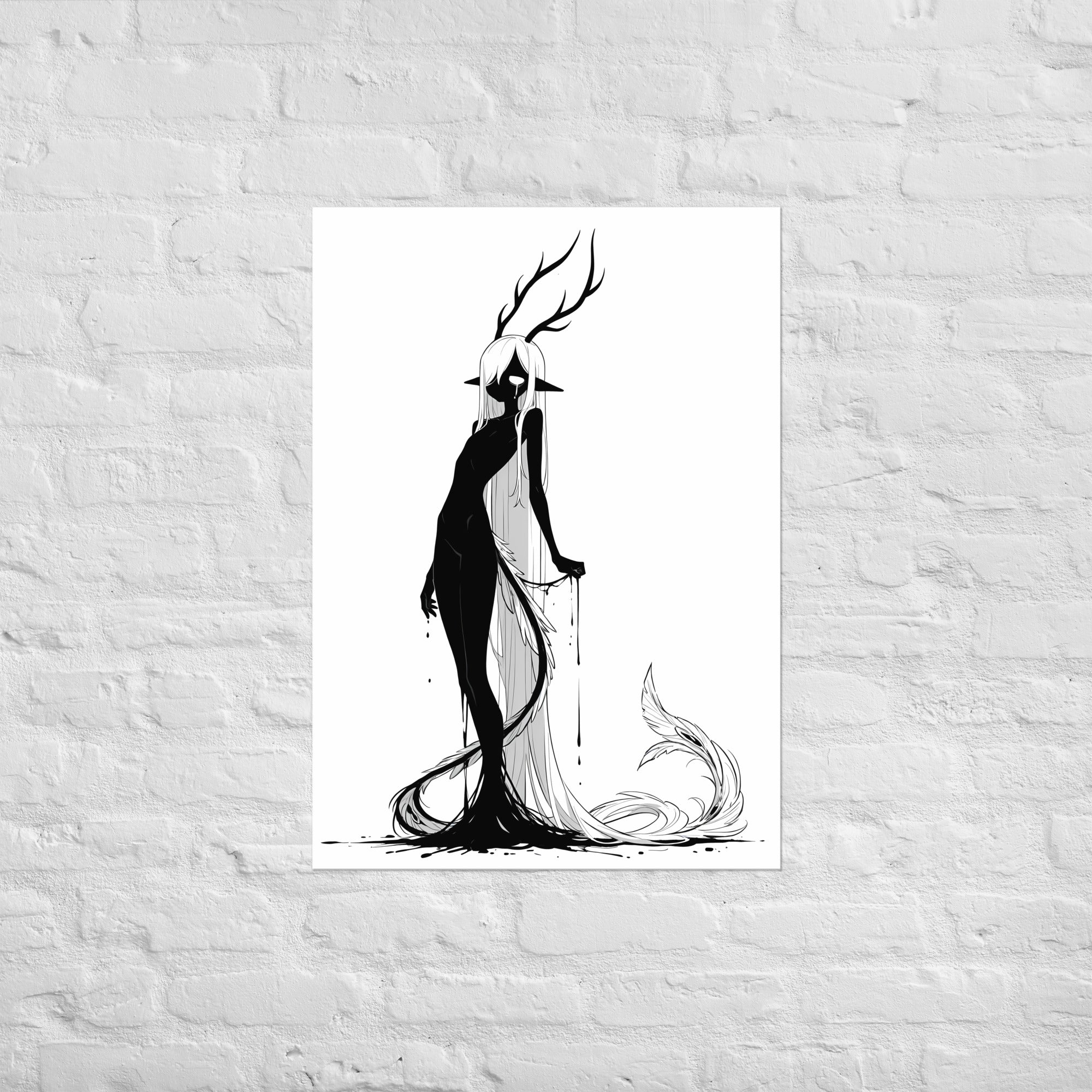 Affiche dark fantasy Pâlore, paon anthropomorphe noir et blanc de profil tenant un ruban d'encre qui s'égoutte, ramures de plumes sur la tête, collection Les silences qu'on porte – format A1