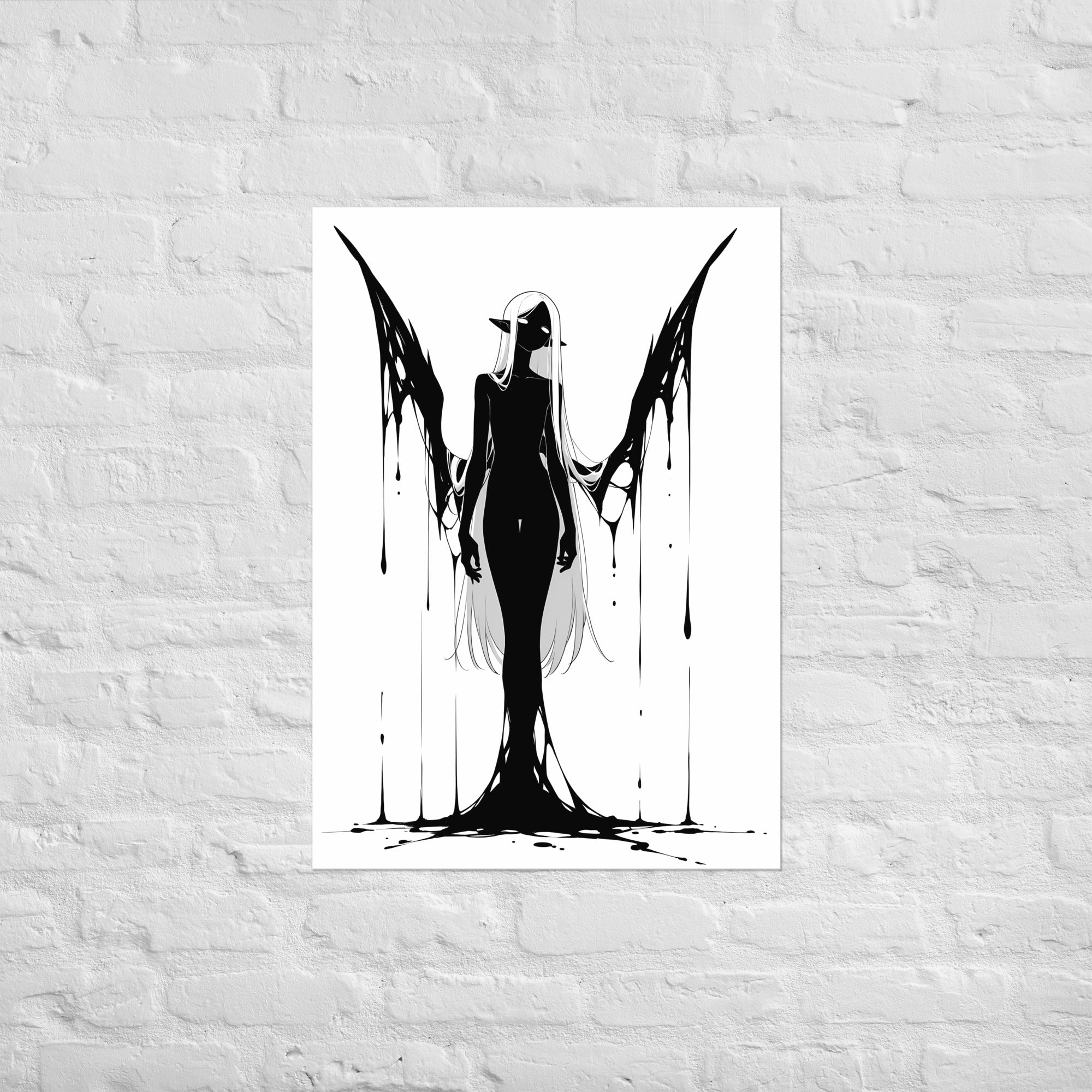 Affiche dark fantasy Adieva, cygne anthropomorphe noir et blanc debout bras écartés, ailes se dissolvant en longues coulées d'encre, collection Les silences qu'on porte – format A1