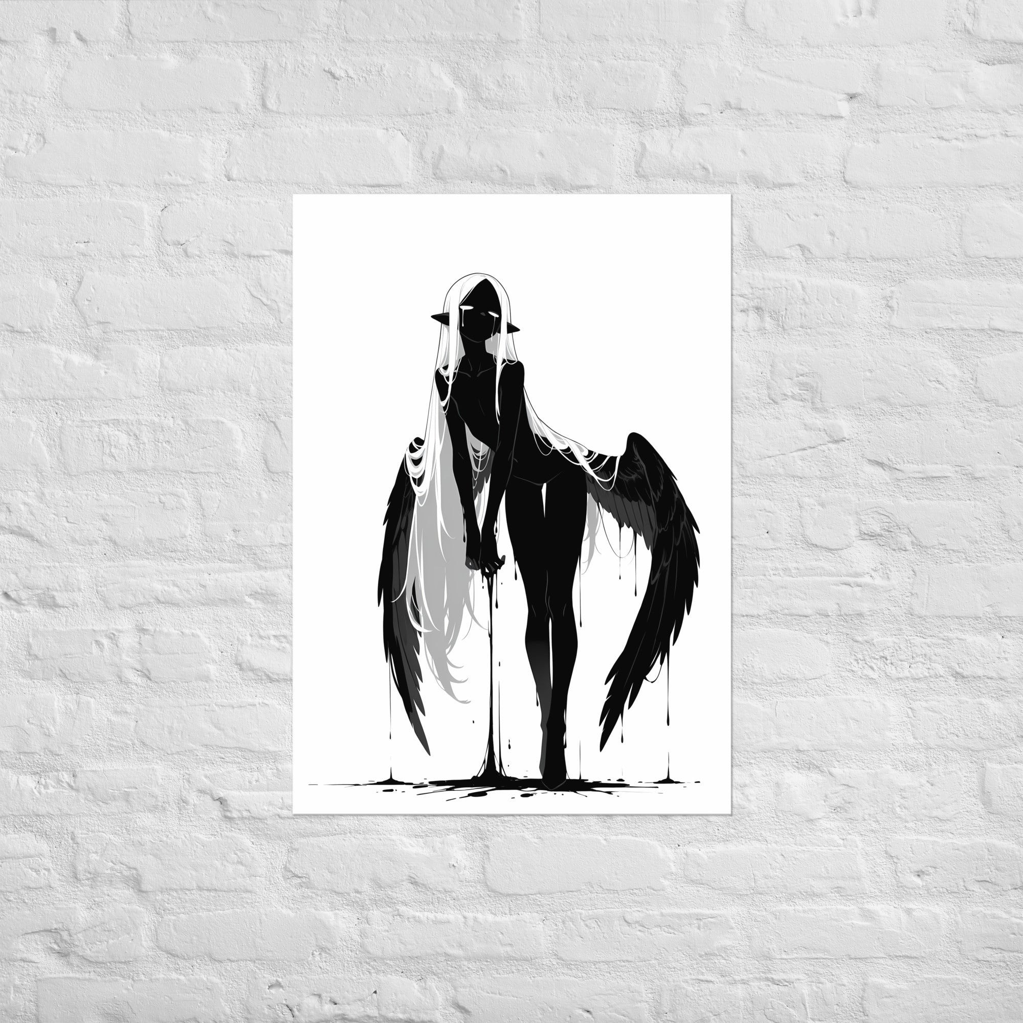 Affiche dark fantasy Adieva, cygne anthropomorphe noir et blanc en plein pas jambe croisée, ailes noires retombant largement, encre au bout de la main, collection Les silences qu'on porte – format A1
