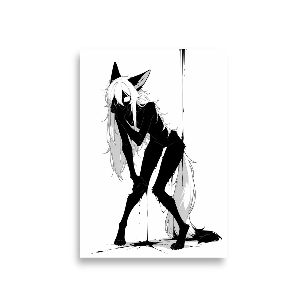 Affiche dark fantasy Écholane, louve anthropomorphe noir et blanc bras resserrés autour d'elle-même, jambes croisées, queue dégoulinante d'encre, collection Les silences qu'on porte