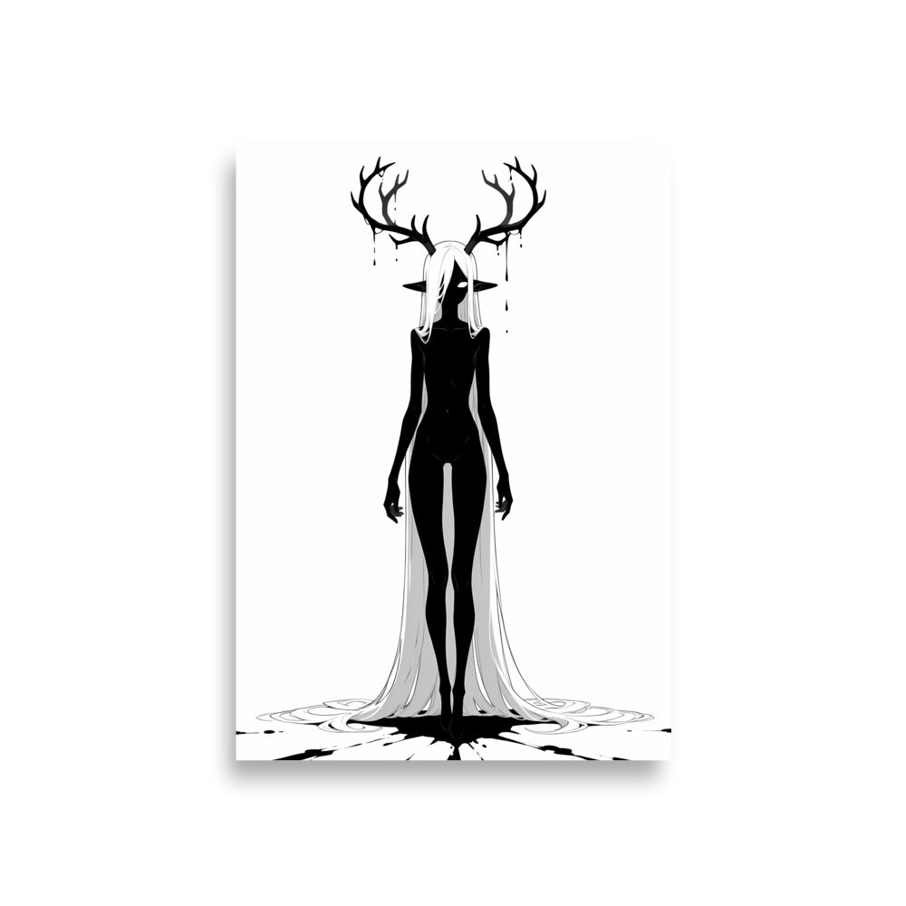 Affiche dark fantasy Doléa, biche anthropomorphe noir et blanc debout, encre formée en fissures rayonnantes sous ses pieds, collection Les silences qu'on porte