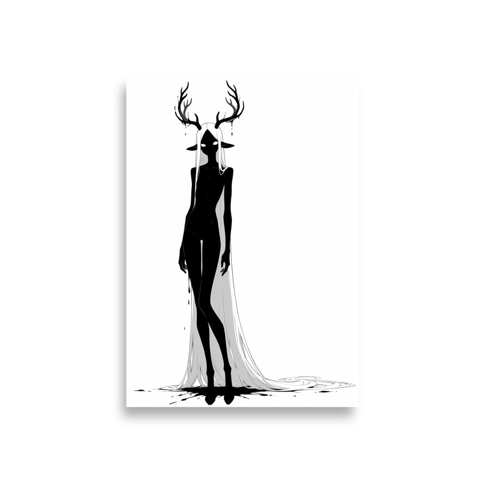 Affiche dark fantasy Doléa, biche anthropomorphe noir et blanc debout deux yeux grands ouverts, bois discrets, robe s'écoulant d'un seul côté, collection Les silences qu'on porte