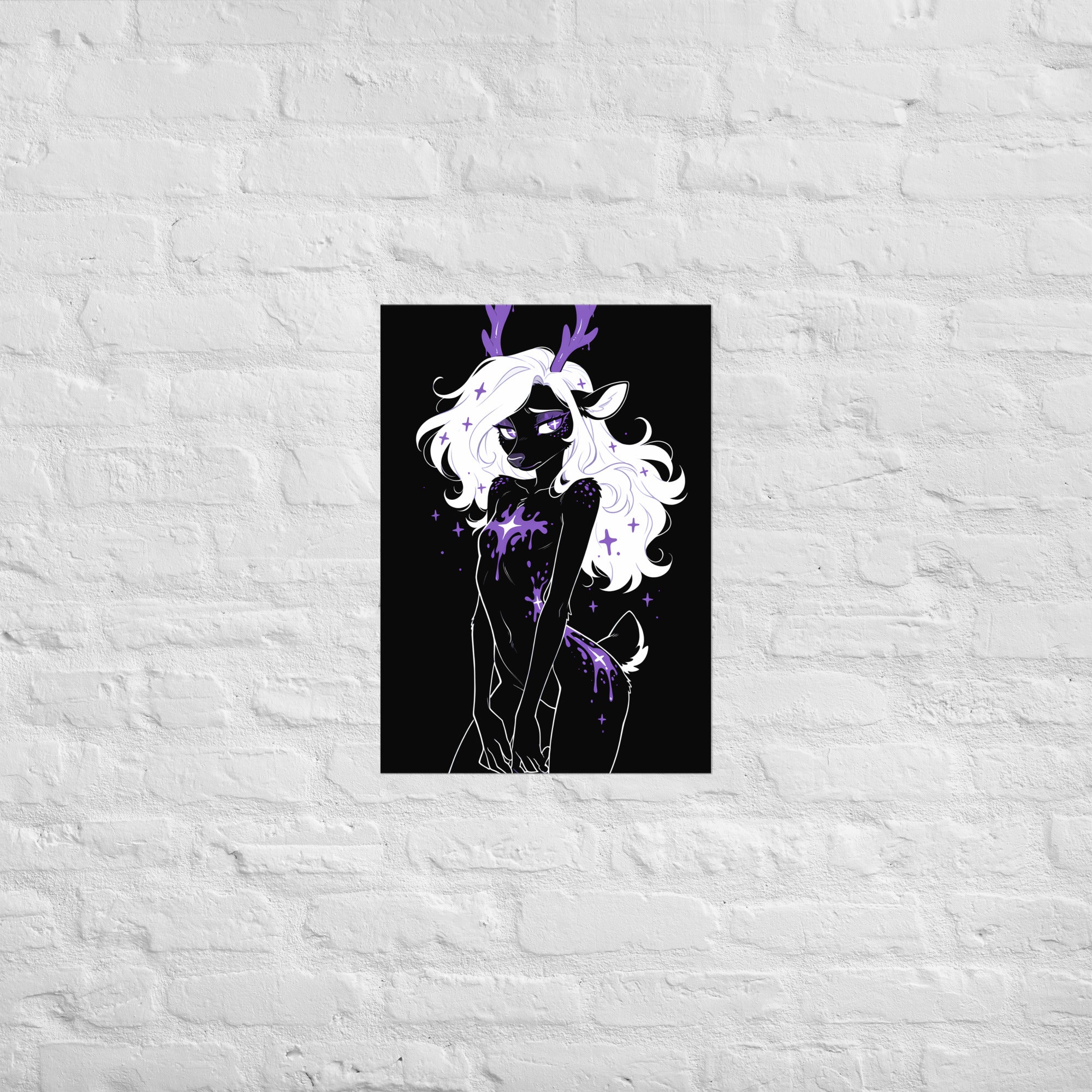 Poster dark fantasy Améthia, biche anthropomorphe noire, bois ruisselants de poison violet, éclaboussure étoilée – affiche encadrée au format A2