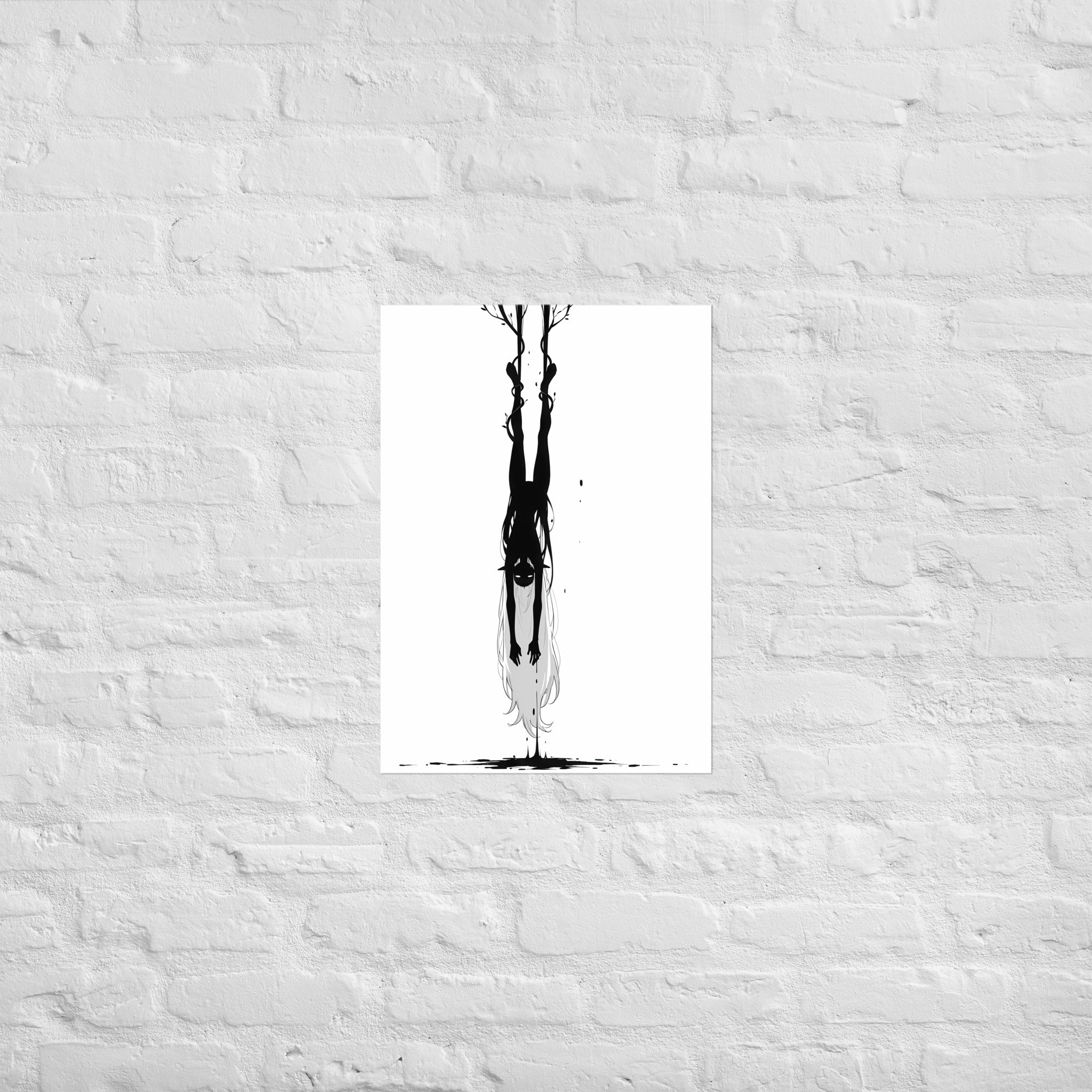 Affiche dark fantasy Abyssia, pieuvre anthropomorphe noir et blanc suspendue tête en bas, chevilles prises dans des lianes, collection Les silences qu'on porte – format A2