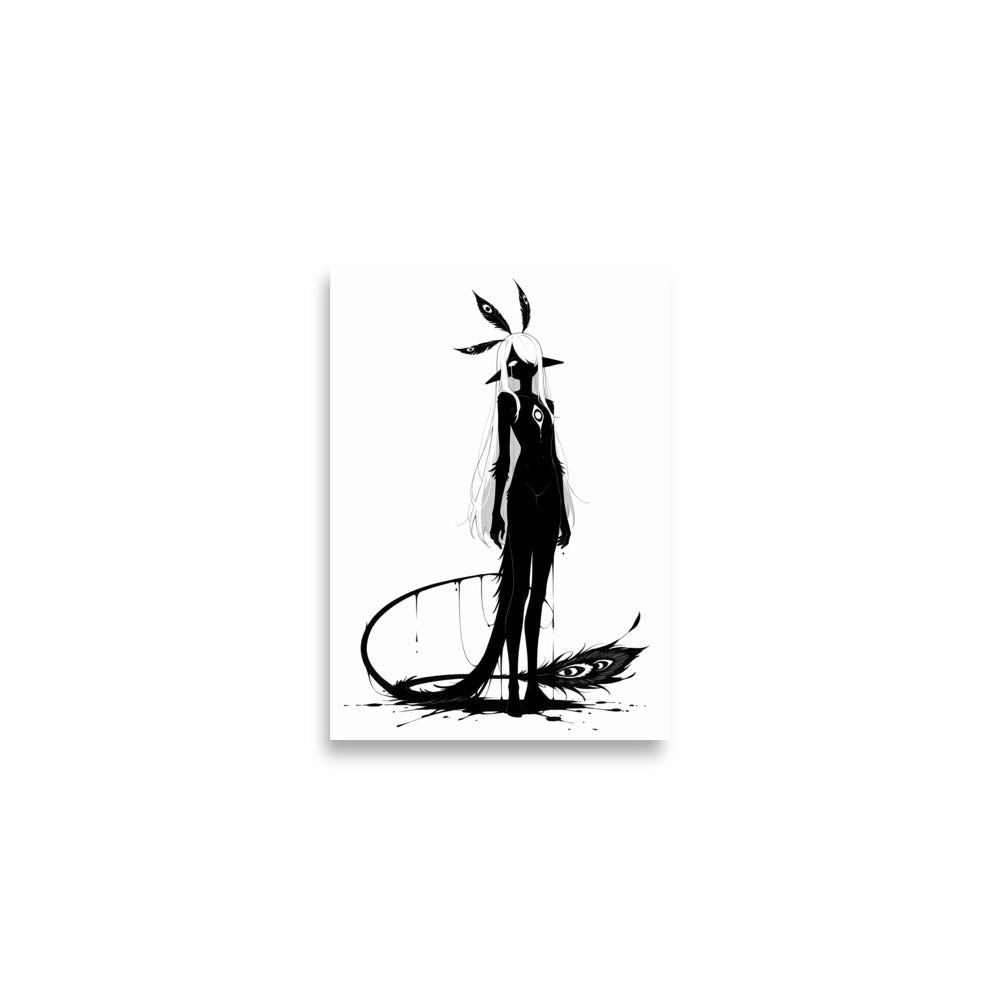 Affiche dark fantasy Pâlore, paon anthropomorphe noir et blanc, parure de plumes, larme et traine de plumes au sol, collection Les silences qu'on porte – format A2