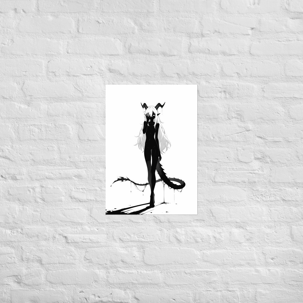 Affiche dark fantasy Vestigia, dragon anthropomorphe noir et blanc, main levée devant les yeux, cornes et queue épineuse, collection Les silences qu'on porte – format A2