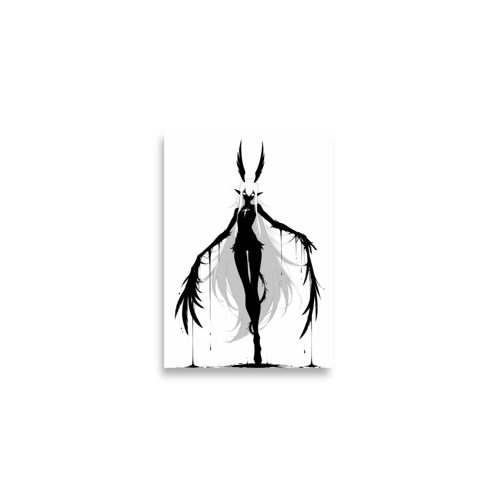 Affiche dark fantasy Tairie, corbeau anthropomorphe noir et blanc, bras grands ouverts en plumes dégoulinantes, collection Les silences qu'on porte – format A2