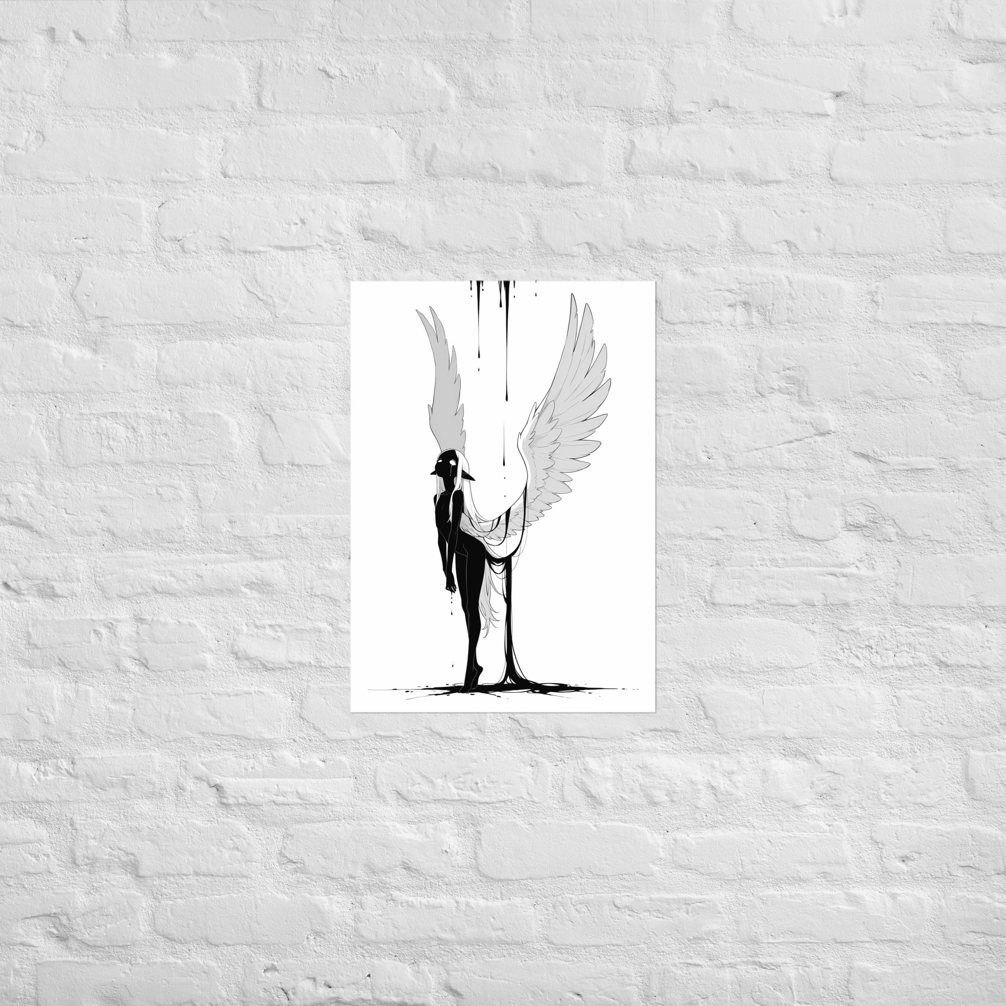 Affiche dark fantasy Adieva, cygne anthropomorphe noir et blanc, ailes grandes ouvertes, encre ruisselante, collection Les silences qu'on porte – format A2