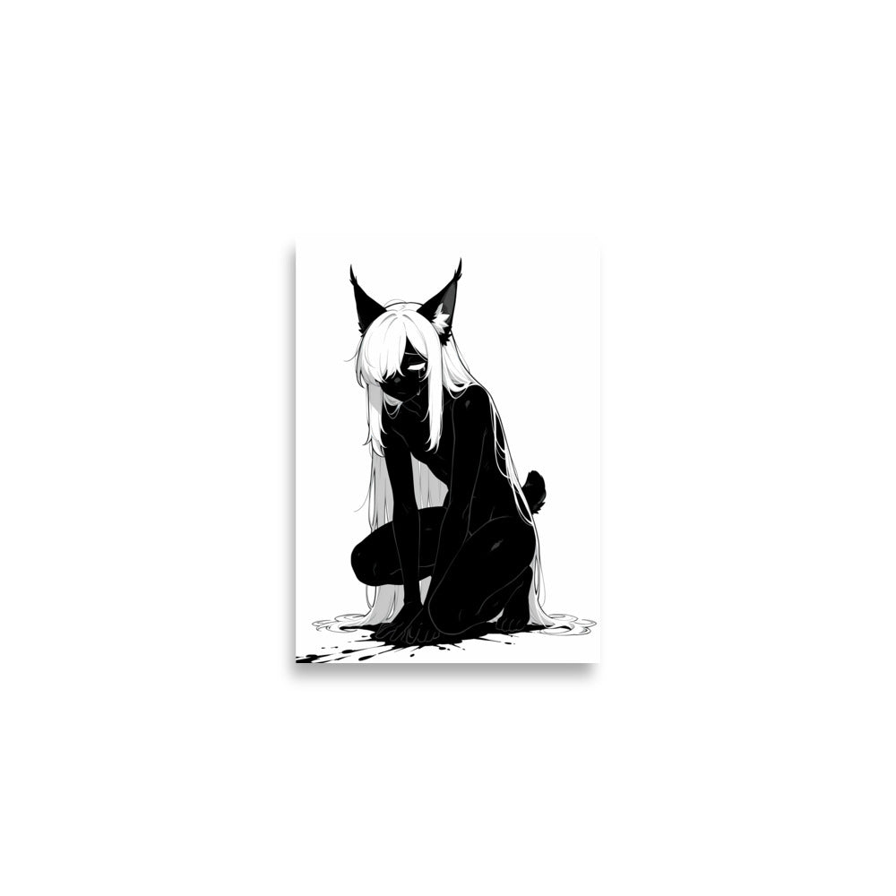 Affiche dark fantasy Lucidia, lynx anthropomorphe noir et blanc, accroupie, larme sur le masque, encre au sol, collection Les silences qu'on porte – format A2