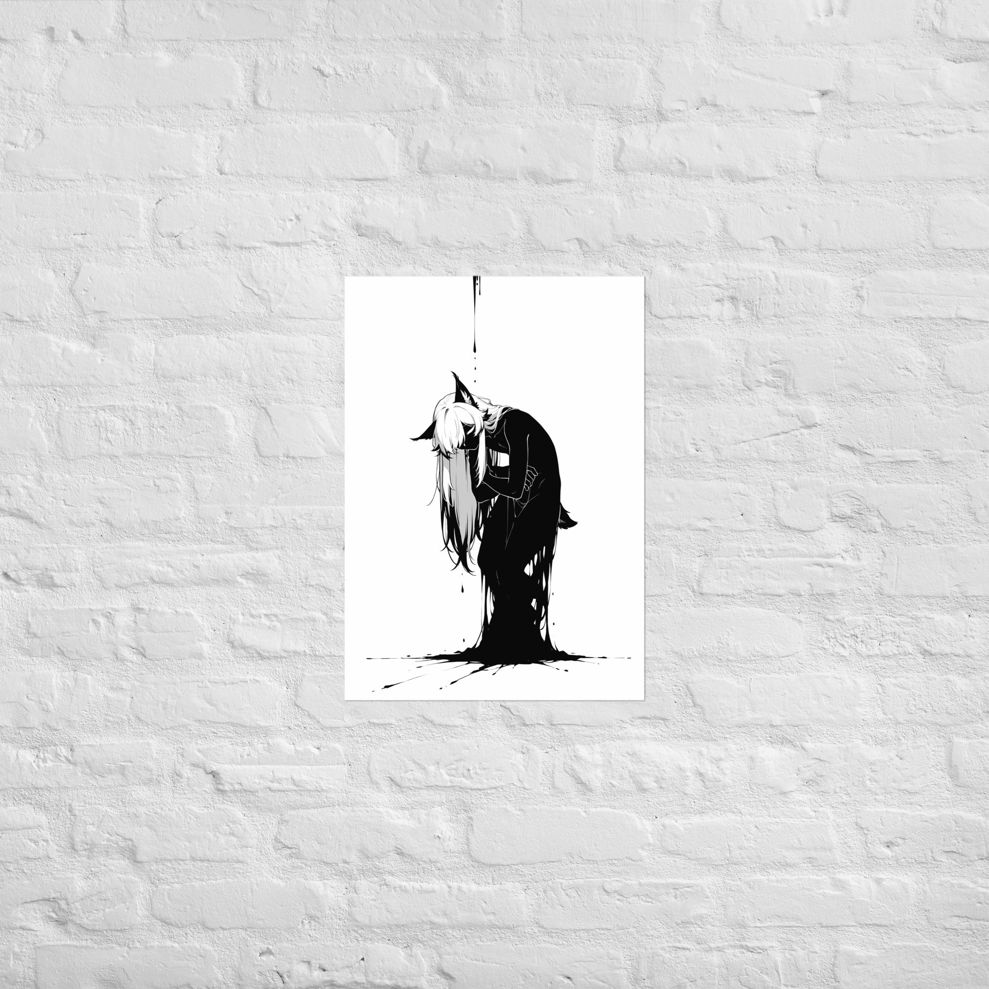 Affiche dark fantasy Lucidia, lynx anthropomorphe noir et blanc, repliée sur elle-même, corps se dissolvant en encre, collection Les silences qu'on porte – format A2