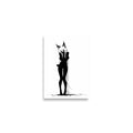Affiche dark fantasy Lucidia, lynx anthropomorphe noir et blanc, debout, bras croisés, fil d'encre au sol, collection Les silences qu'on porte – format A2