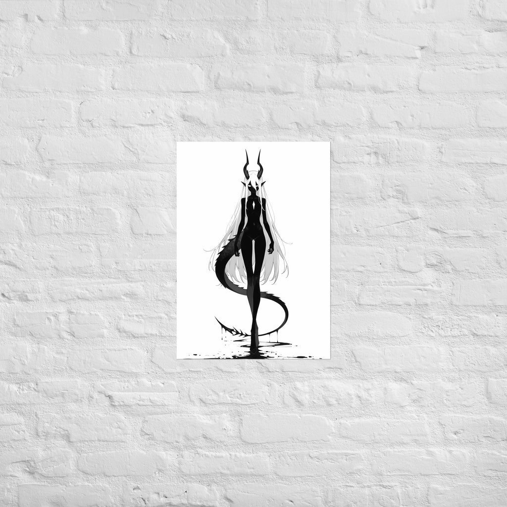 Affiche dark fantasy Vestigia, dragon anthropomorphe noir et blanc, debout avec sa queue écaillée enroulée devant elle – format A2