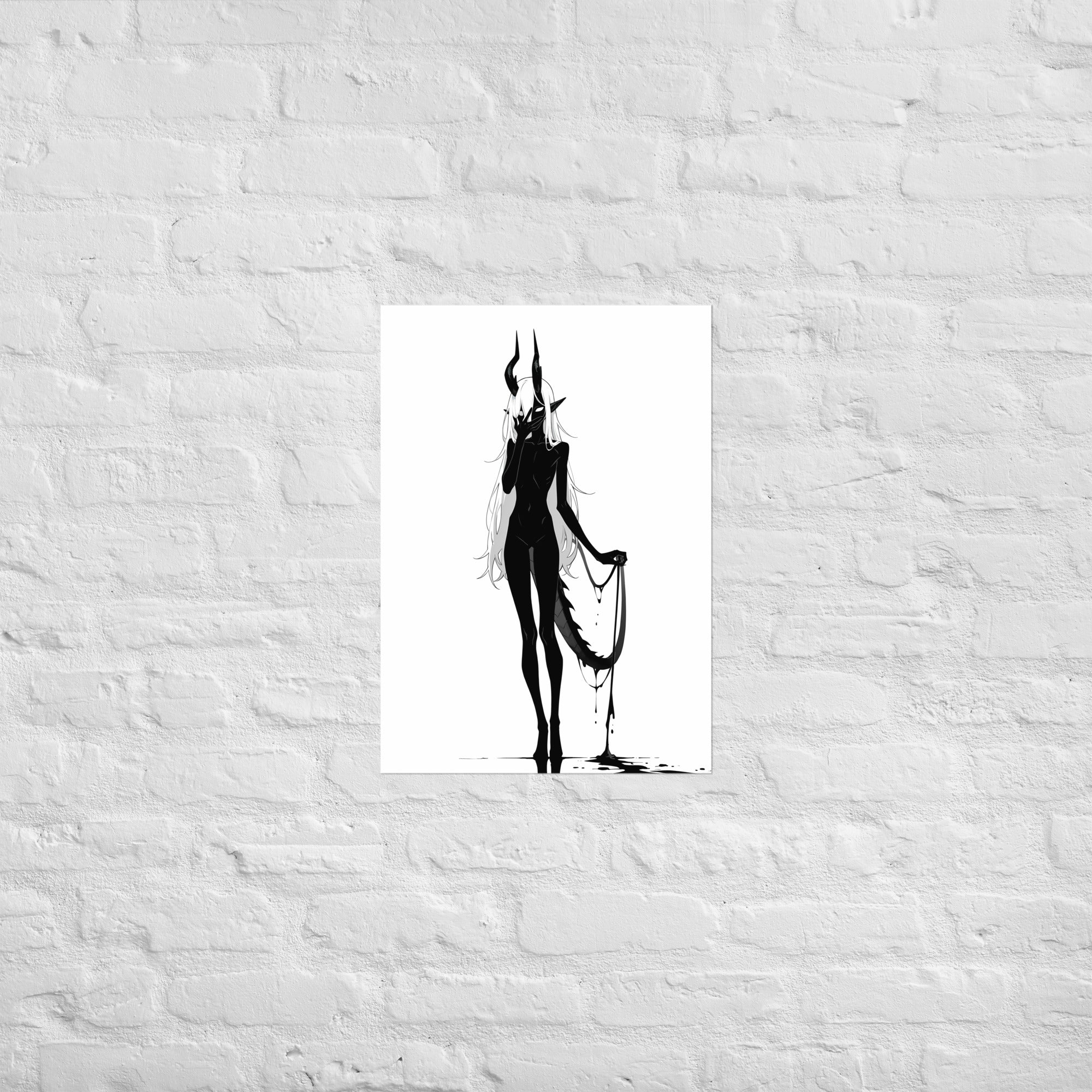 Affiche dark fantasy Vestigia, dragon anthropomorphe noir et blanc, debout tenant sa propre queue tendue comme une laisse – format A2