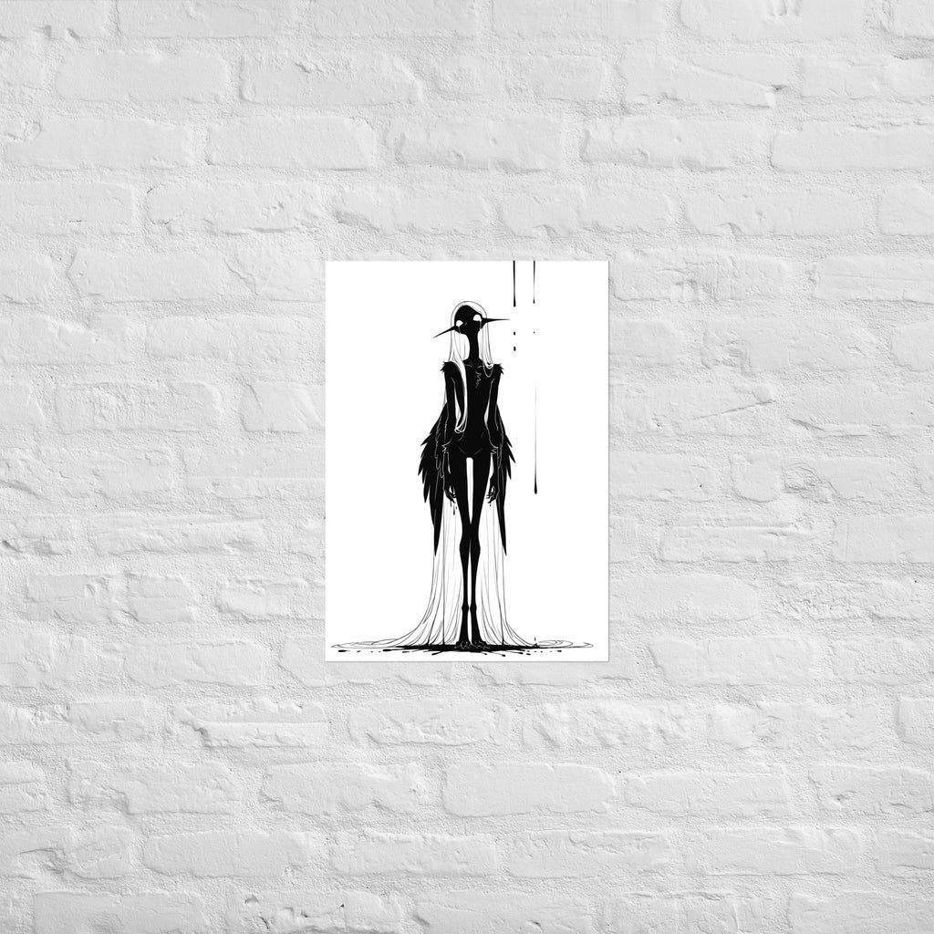 Affiche dark fantasy Attendrie, grue anthropomorphe noir et blanc debout de face visage dédoublé, manteau de plumes sombres, pluie d'encre, collection Les silences qu'on porte – format A2