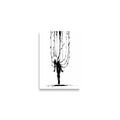 Affiche dark fantasy Abyssia, pieuvre anthropomorphe noir et blanc suspendue tête basse sous une multitude de lianes, cheveux courts, collection Les silences qu'on porte