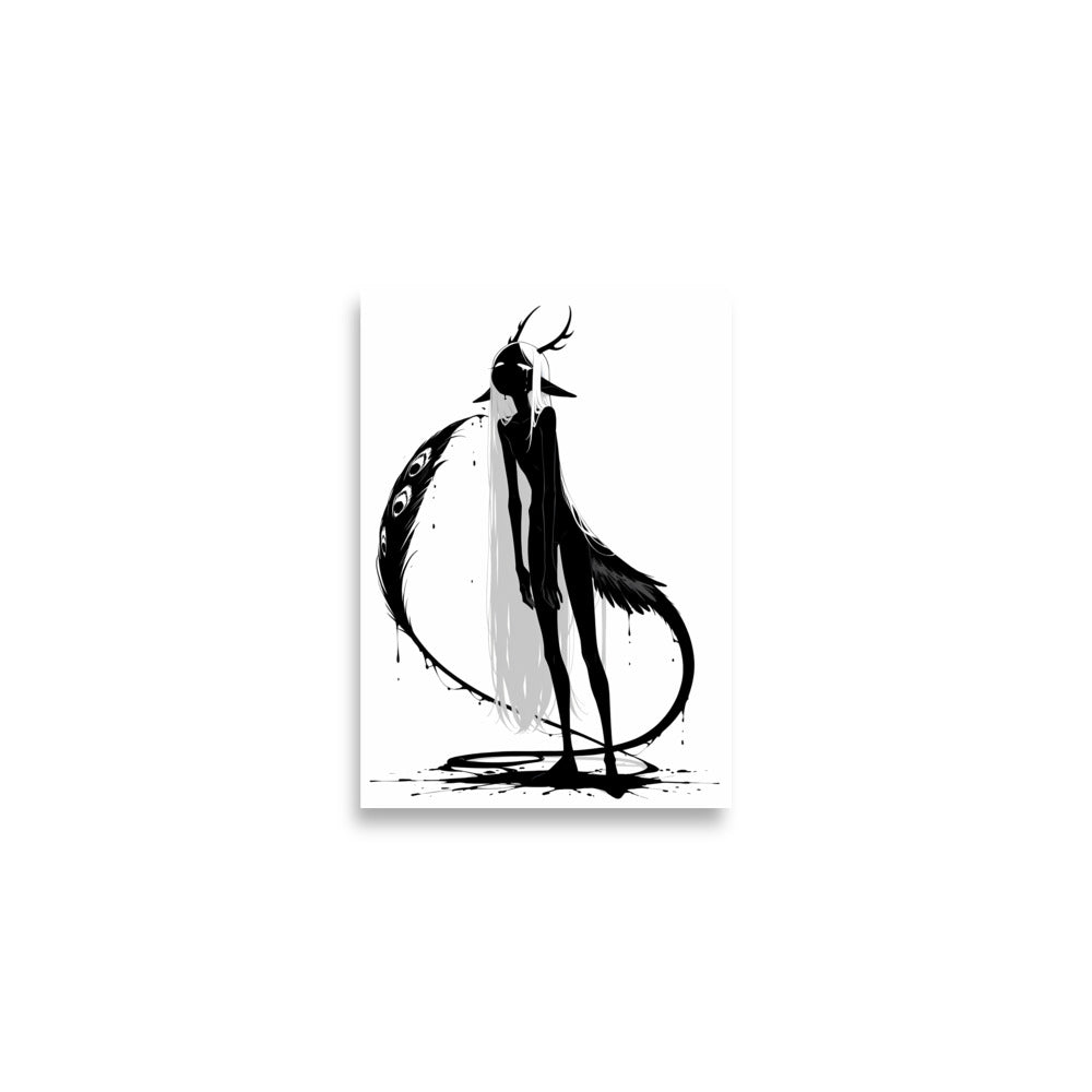 Affiche dark fantasy Pâlore, paon anthropomorphe noir et blanc bouche entrouverte, unique plume courbée en croissant avec des yeux le long du bord, collection Les silences qu'on porte