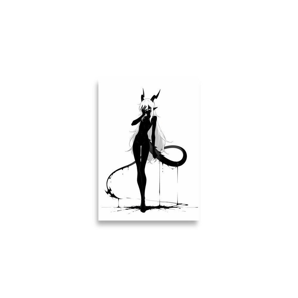 Affiche dark fantasy Vestigia, dragon anthropomorphe noir et blanc visage caché derrière la main, cornes recourbées, queue épineuse en large boucle, collection Les silences qu'on porte