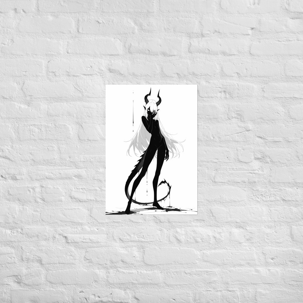 Affiche dark fantasy Vestigia, dragon anthropomorphe noir et blanc main griffue effleurant la joue, cornes imposantes, queue enroulée autour de la cheville, collection Les silences qu'on porte – format A2