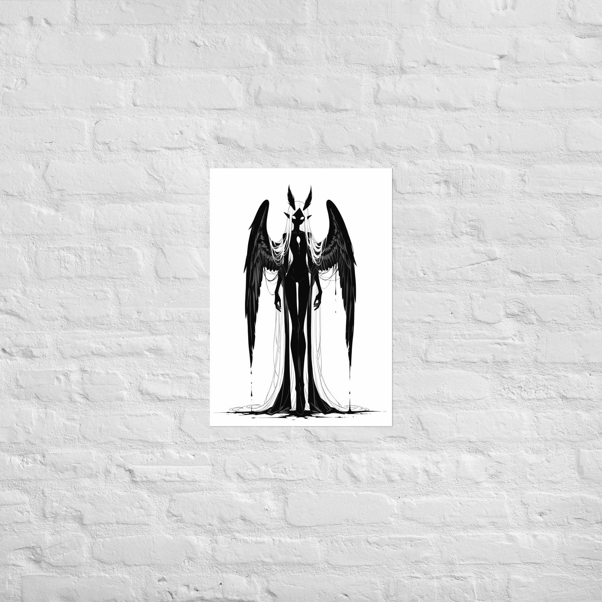 Affiche dark fantasy Nyctée, chouette anthropomorphe noir et blanc ailes noires aux extrémités recourbées, cheveux en rideaux sur les épaules, collection Les silences qu'on porte – format A2