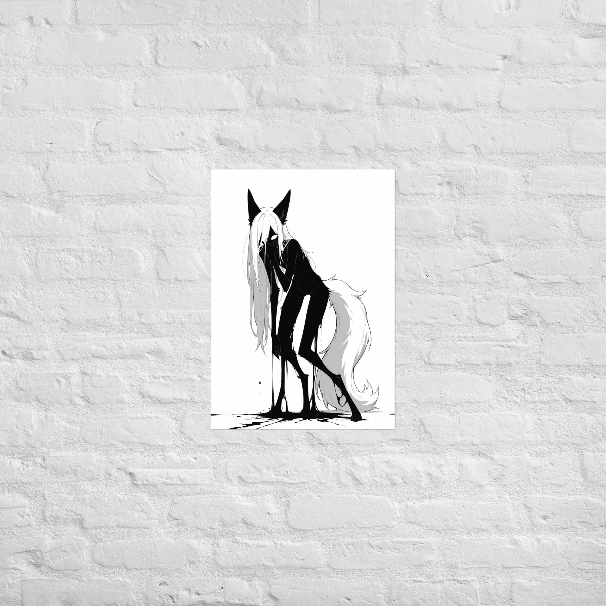 Affiche dark fantasy Écholane, louve anthropomorphe noir et blanc à quatre pattes mains jointes devant le museau, queue touffue en cercle, collection Les silences qu'on porte – format A1